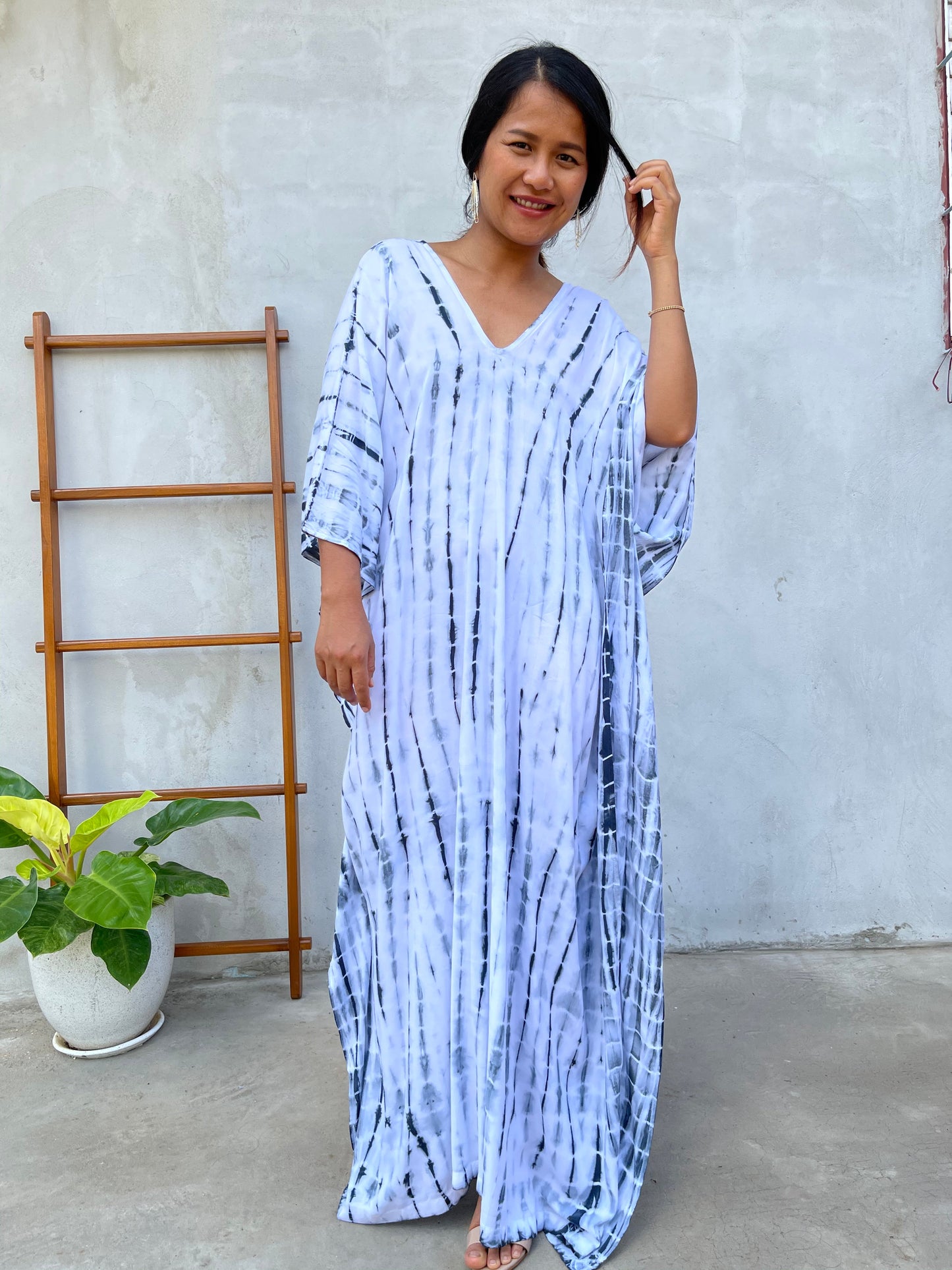 MALA handworks Mala Kaftan in White and Black Tie Dye