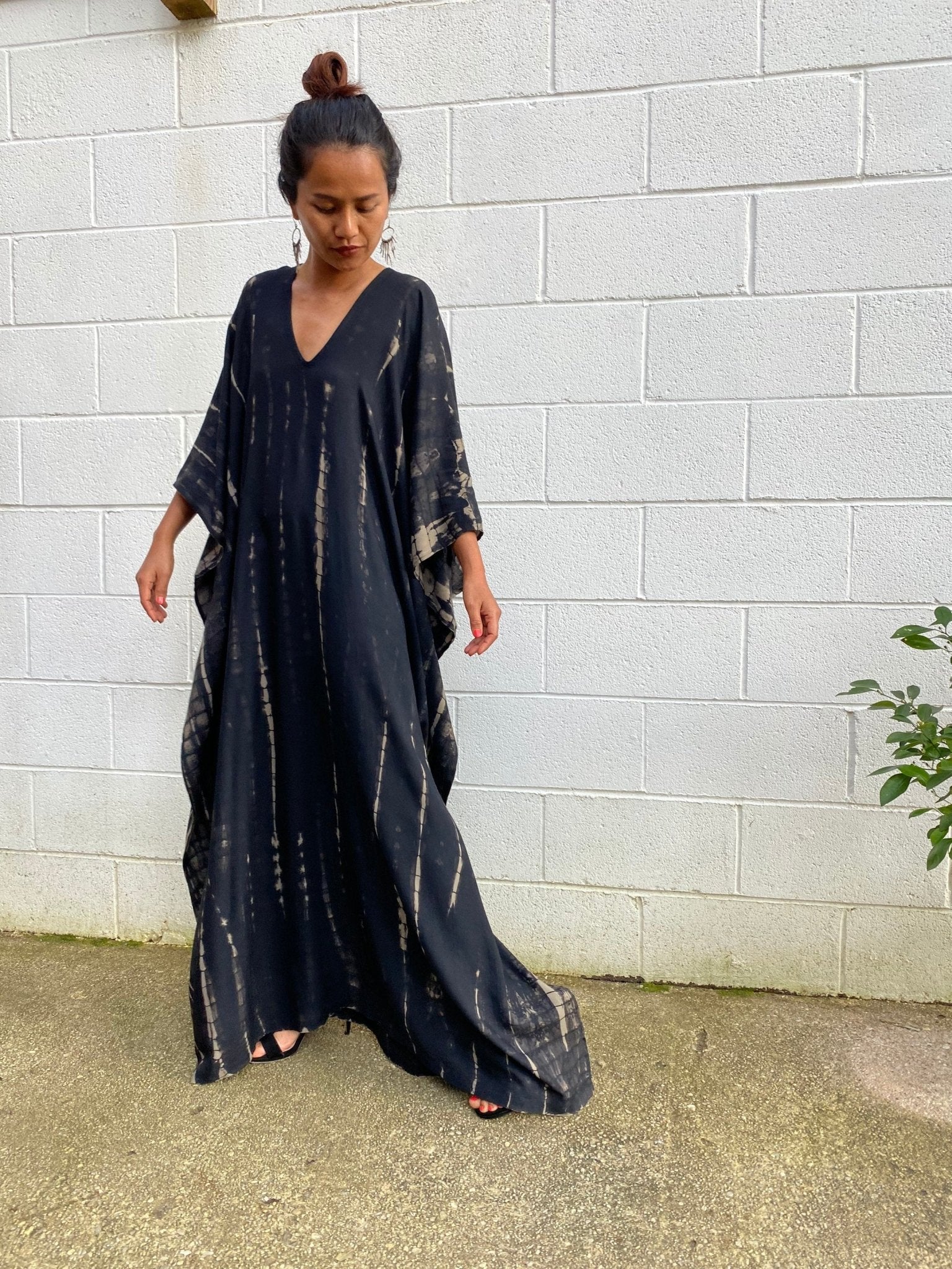 Mala Kaftan in Black Tie Dye – Mala Handworks