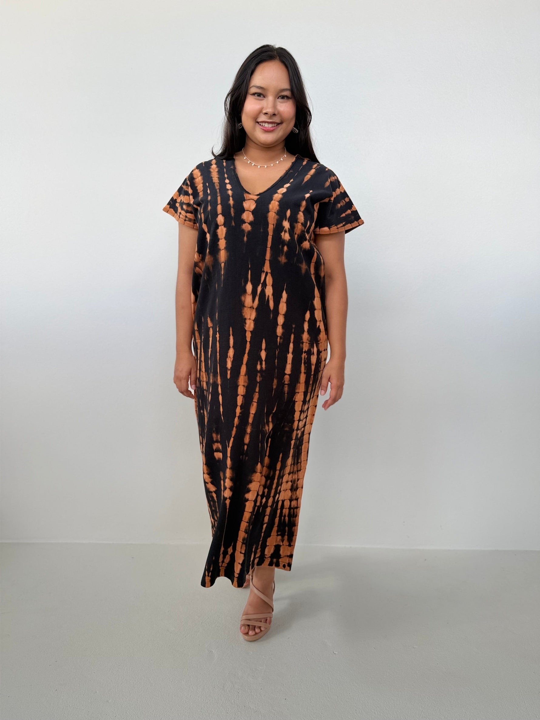 Mala Handworks Alisa Petite Cotton Kaftan in Black & Rust Tie Dye