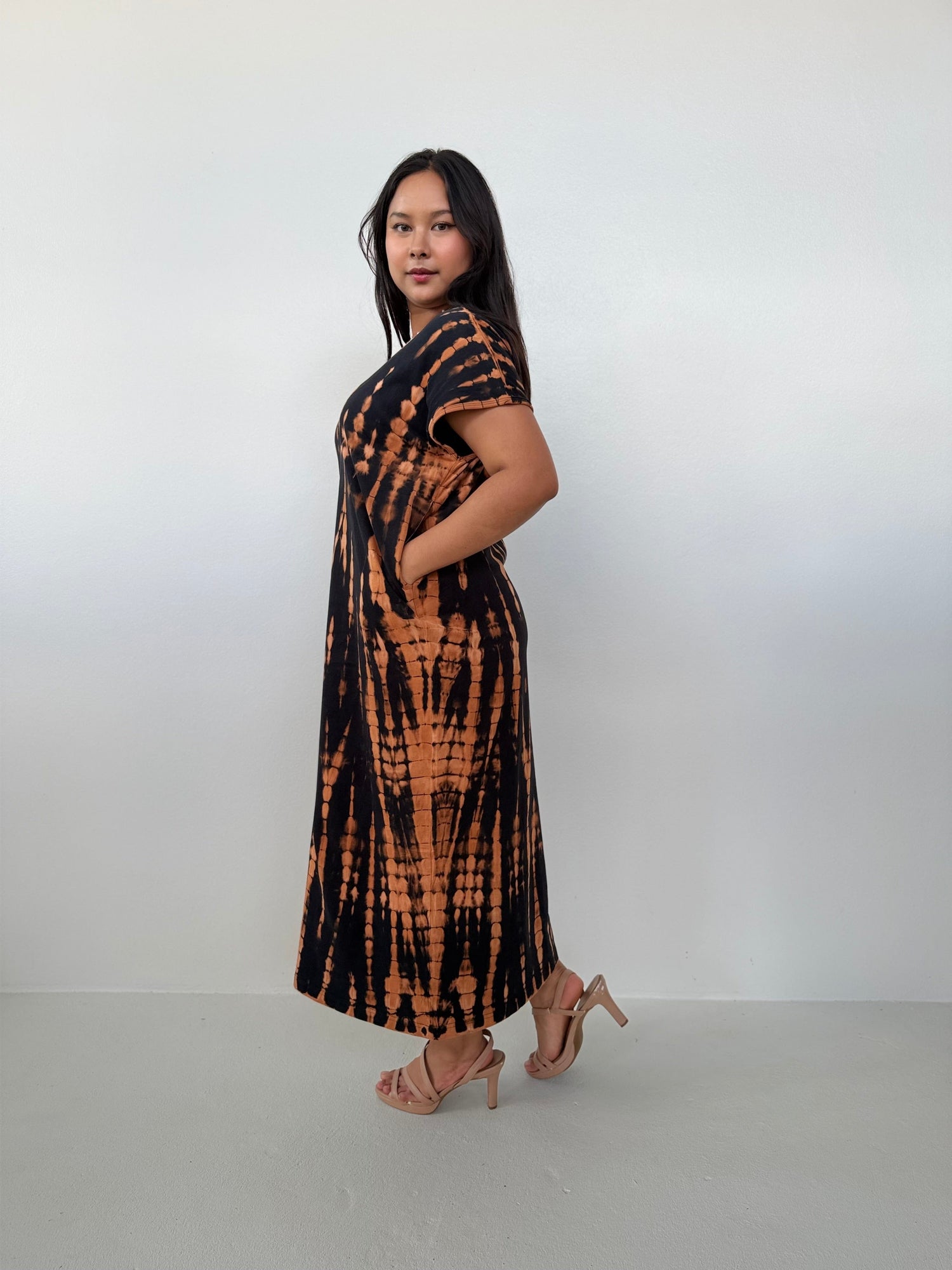 Mala Handworks Alisa Petite Cotton Kaftan in Black & Rust Tie Dye