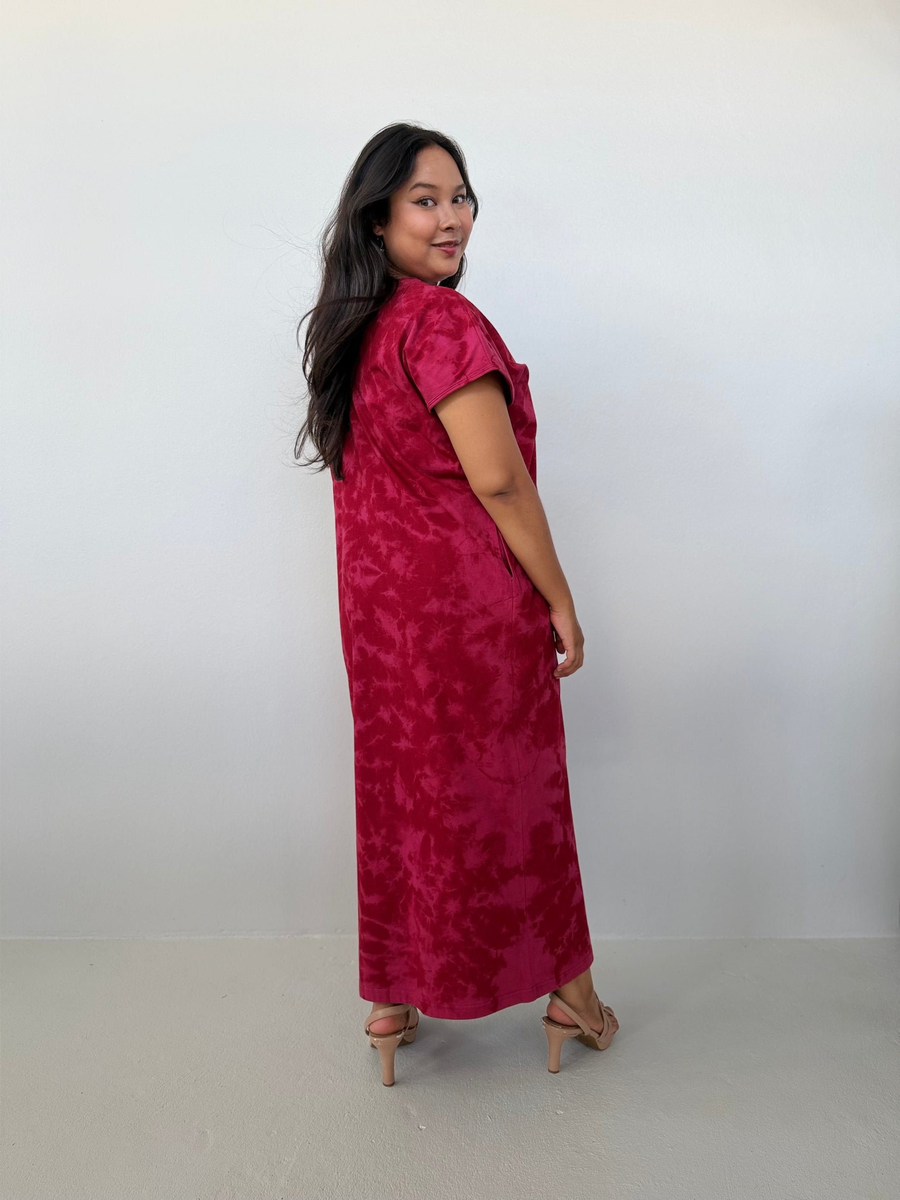 Mala Handworks Alisa Petite Cotton Kaftan in Ruby Tie Dye
