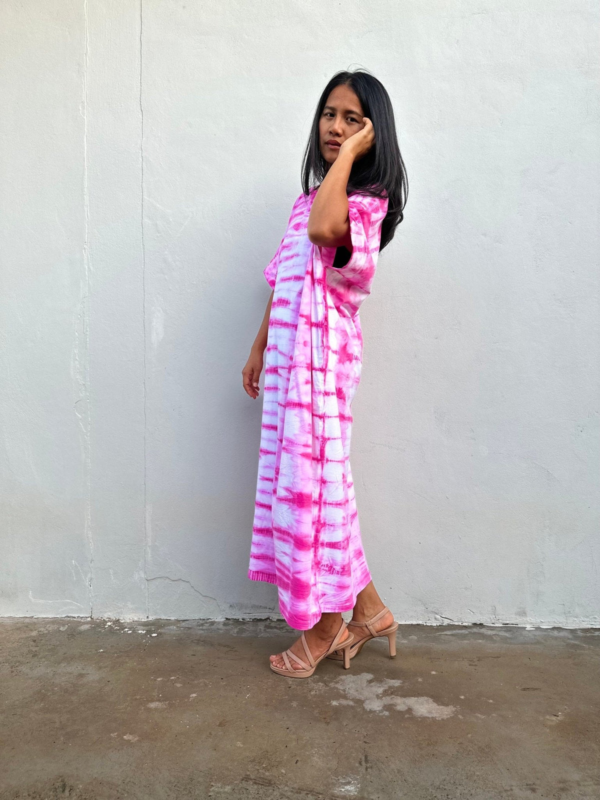MALA handworks Alice Jersey Cotton Kaftan in White And Fuchsia Tie Dye