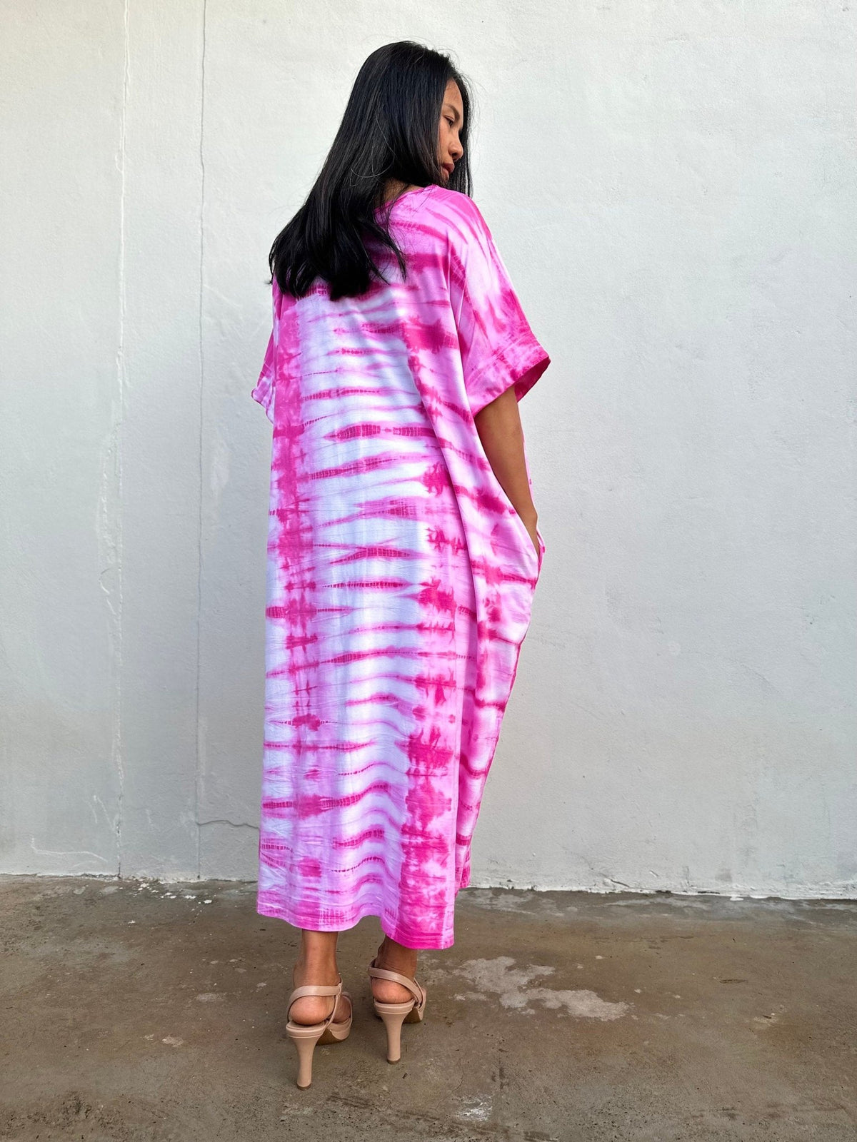 MALA handworks Alice Jersey Cotton Kaftan in White And Fuchsia Tie Dye