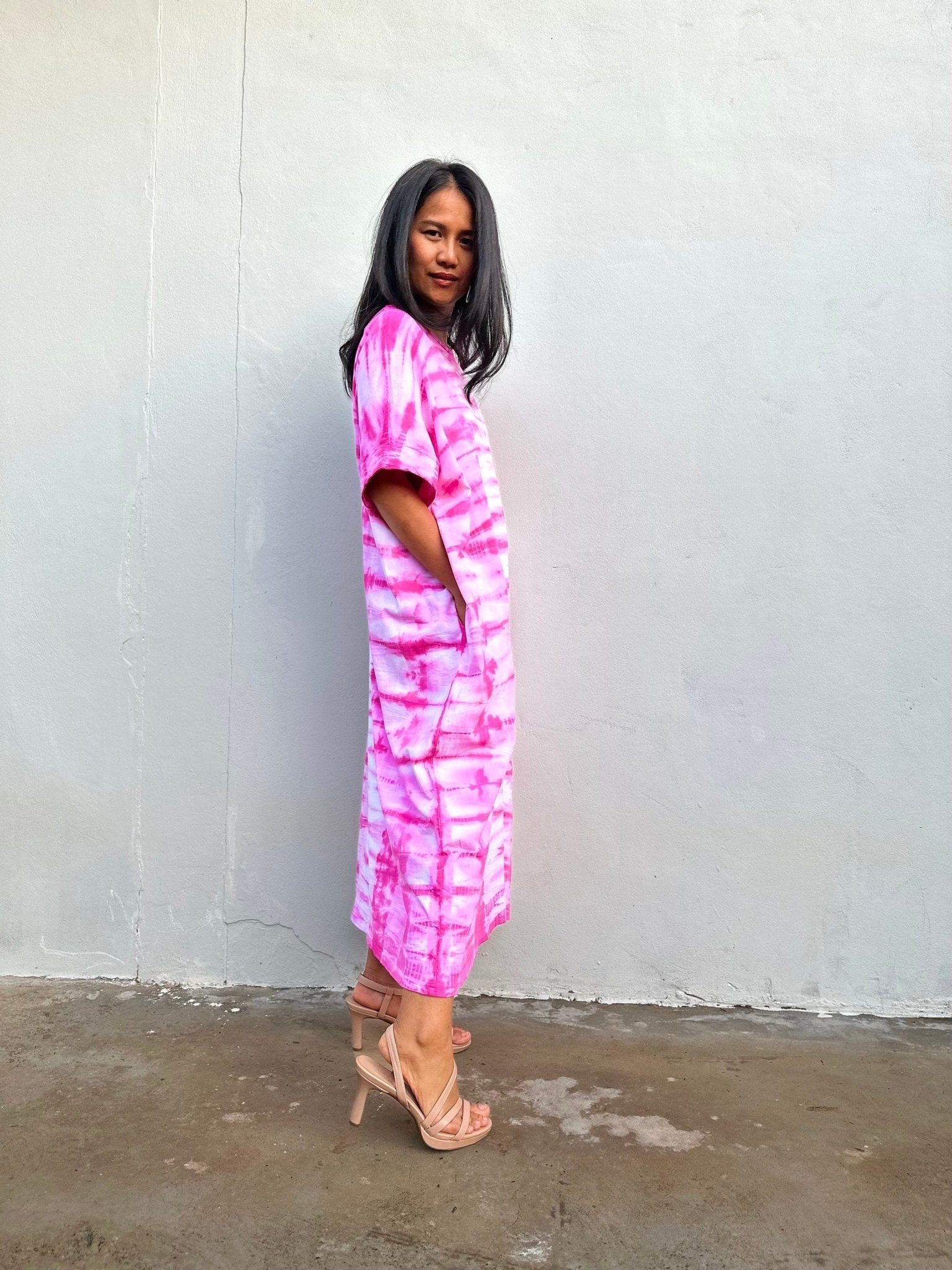 MALA handworks Alice Jersey Cotton Kaftan in White And Fuchsia Tie Dye