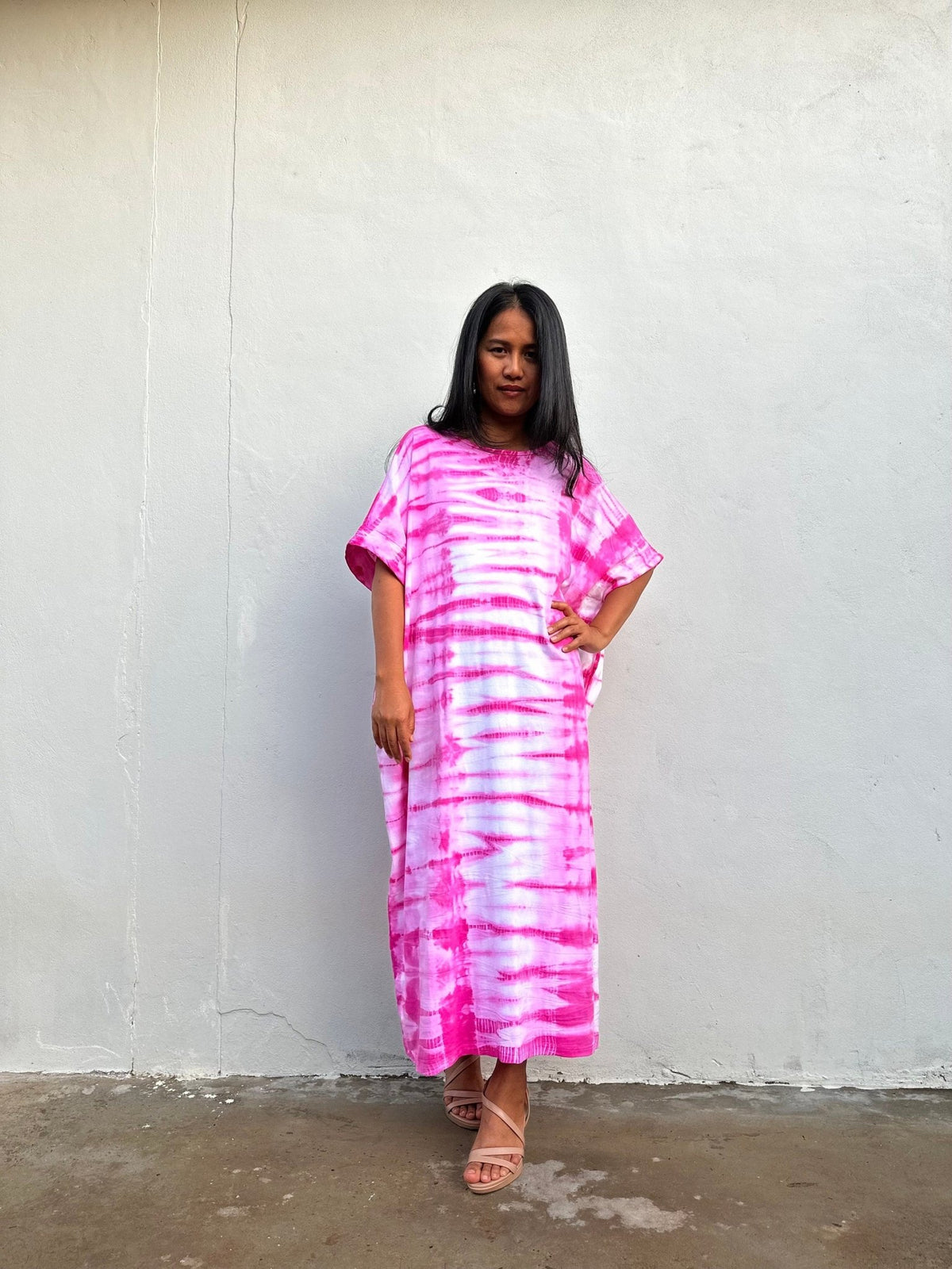 MALA handworks Alice Jersey Cotton Kaftan in White And Fuchsia Tie Dye