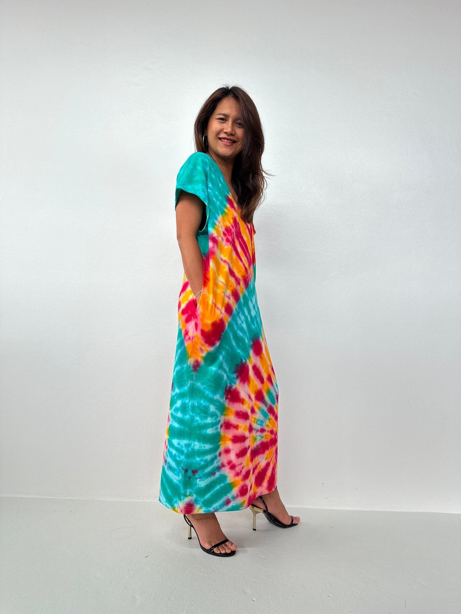 Mala Handworks Alisa Petite Cotton Kaftan in Rainbow Pinwheel Tie Dye