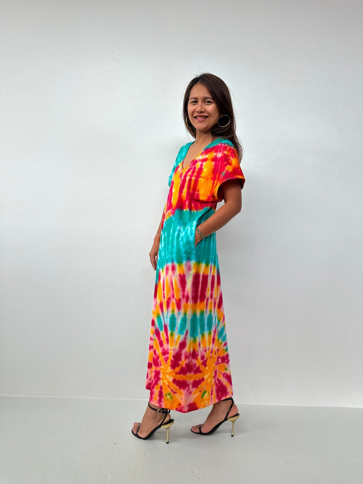 Mala Handworks Alisa Petite Cotton Kaftan in Rainbow Pinwheel Tie Dye