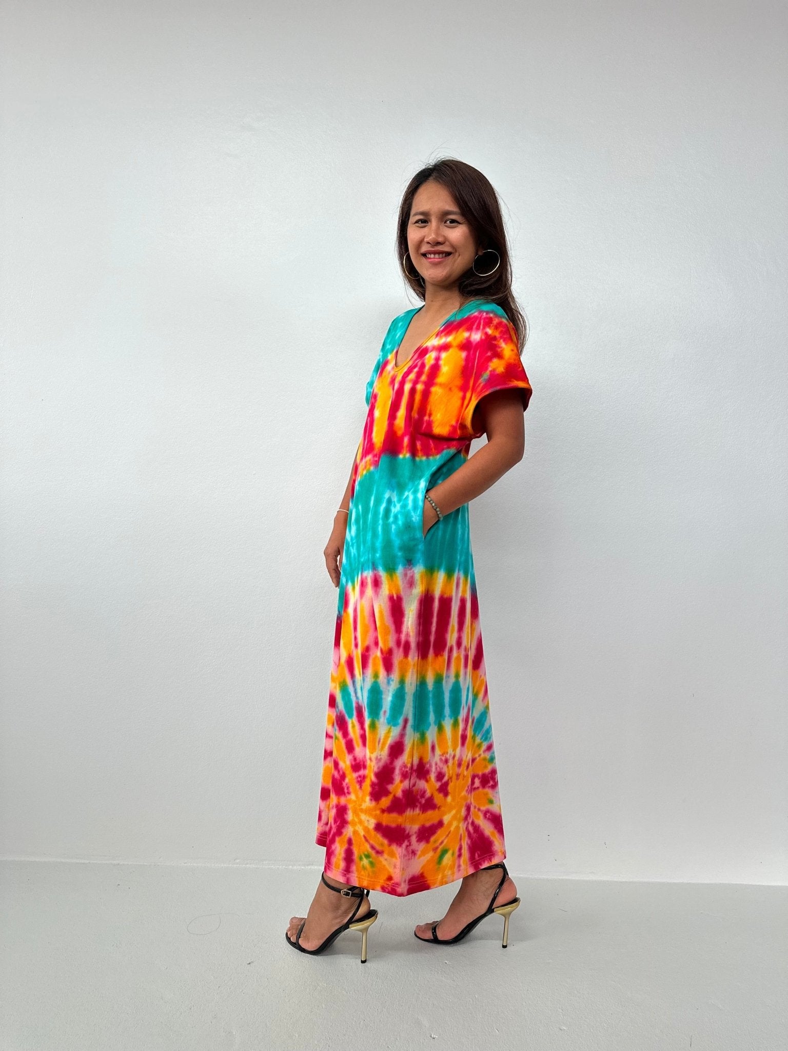 Mala Handworks Alisa Petite Cotton Kaftan in Rainbow Pinwheel Tie Dye