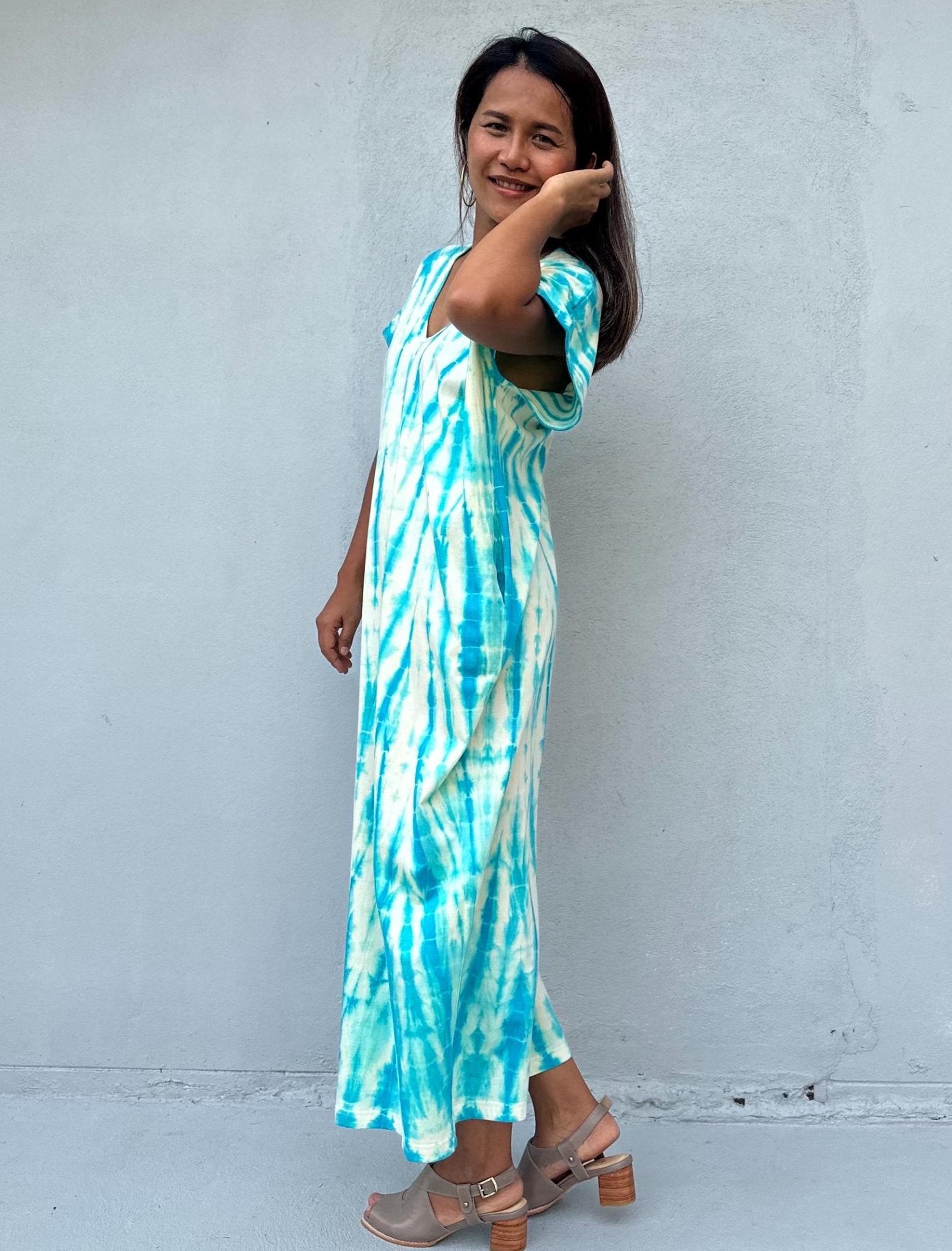 Mala Handworks Alisa Petite Cotton Kaftan in White and Aqua Tie Dye