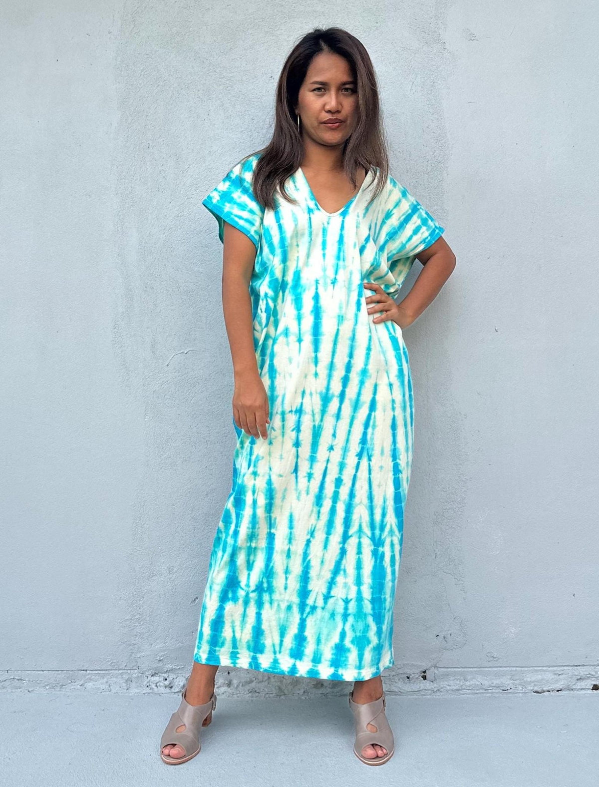 Mala Handworks Alisa Petite Cotton Kaftan in White and Aqua Tie Dye