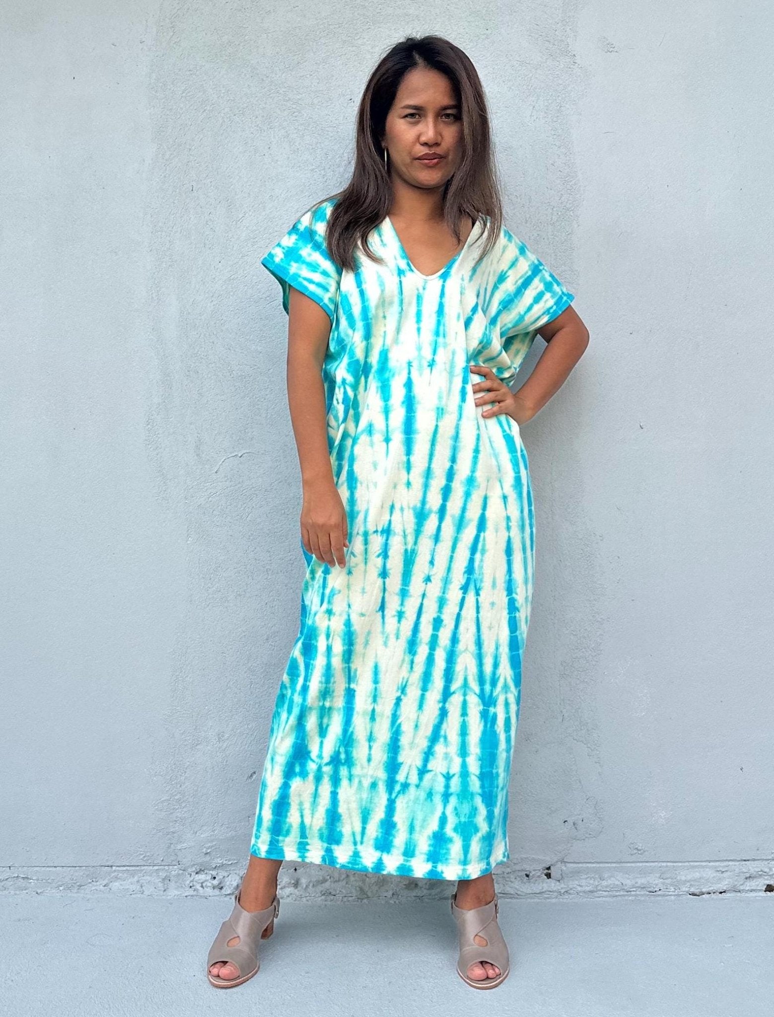 Mala Handworks Alisa Petite Cotton Kaftan in White and Aqua Tie Dye