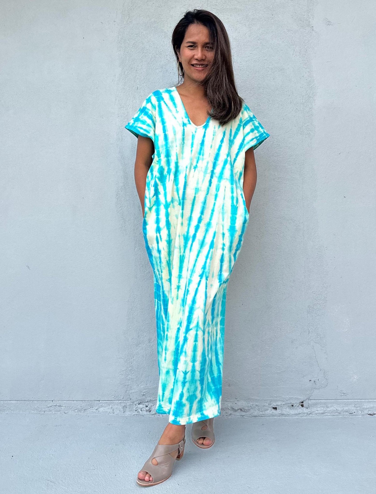 Mala Handworks Alisa Petite Cotton Kaftan in White and Aqua Tie Dye