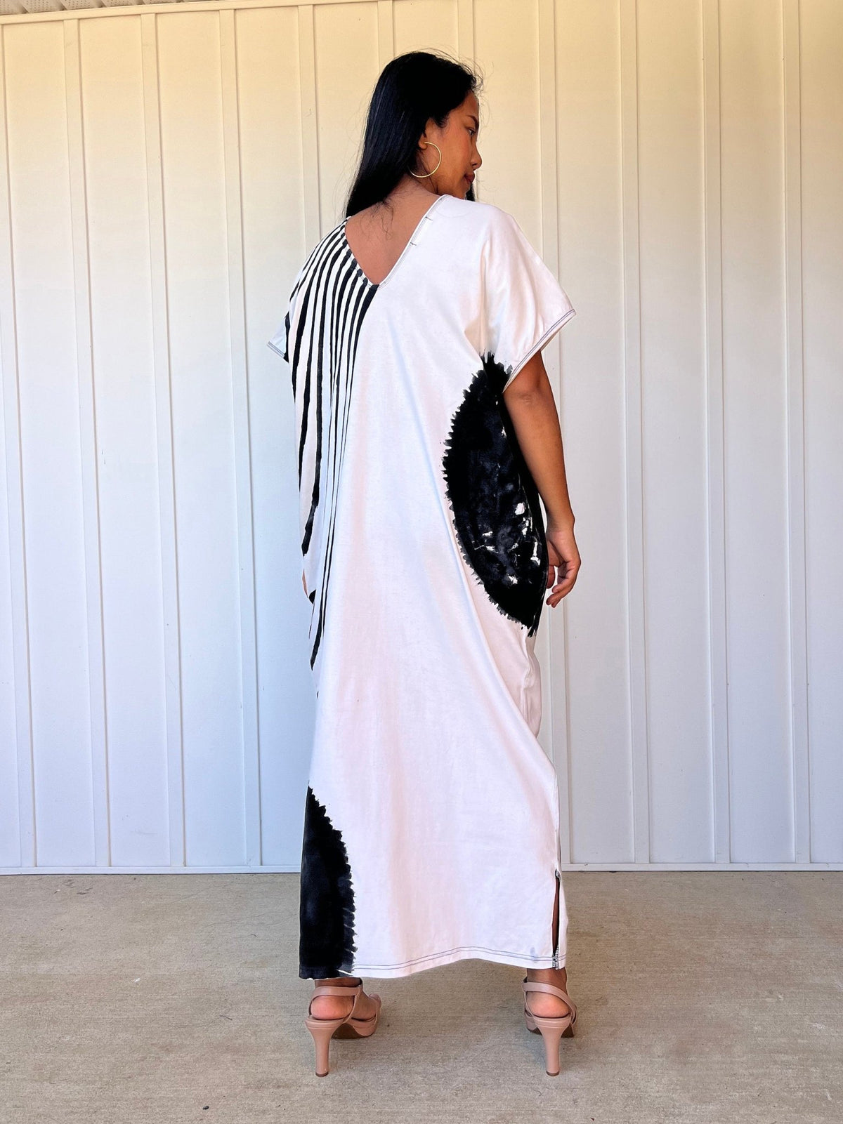 Mala Handworks Alisa Petite Cotton Kaftan in White with Hand-Painted Batik Design