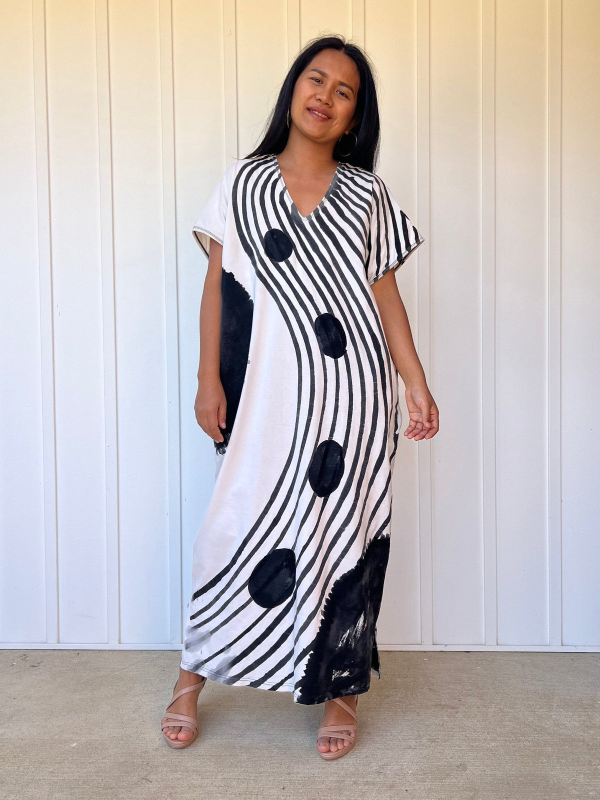 Mala Handworks Alisa Petite Cotton Kaftan in White with Hand-Painted Batik Design