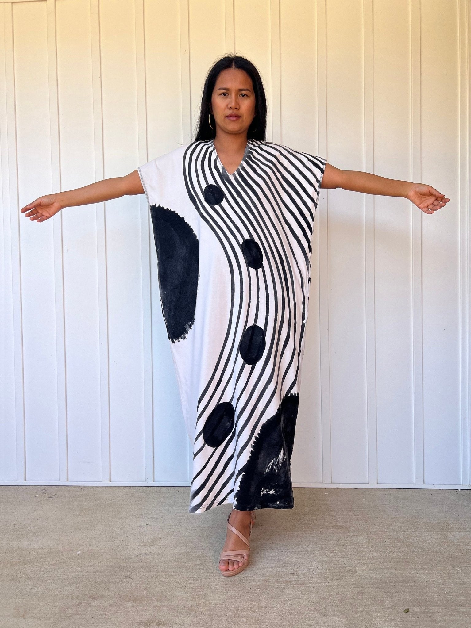 Mala Handworks Alisa Petite Cotton Kaftan in White with Hand-Painted Batik Design