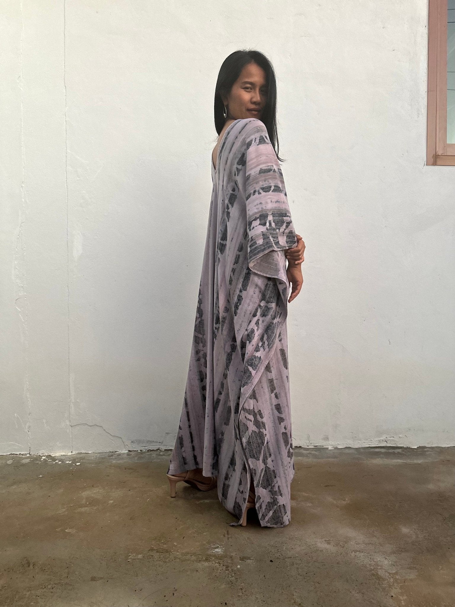 Mala Handworks Amina Hand-Painted Cotton Kaftan - Mauve Abstract Pattern