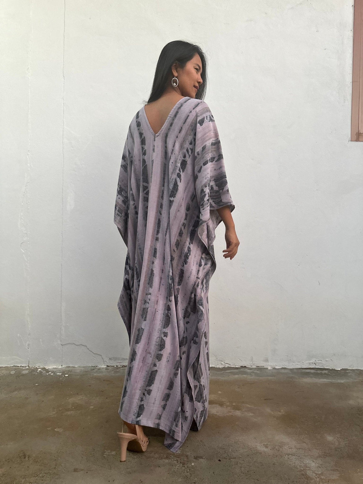 Mala Handworks Amina Hand-Painted Cotton Kaftan - Mauve Abstract Pattern