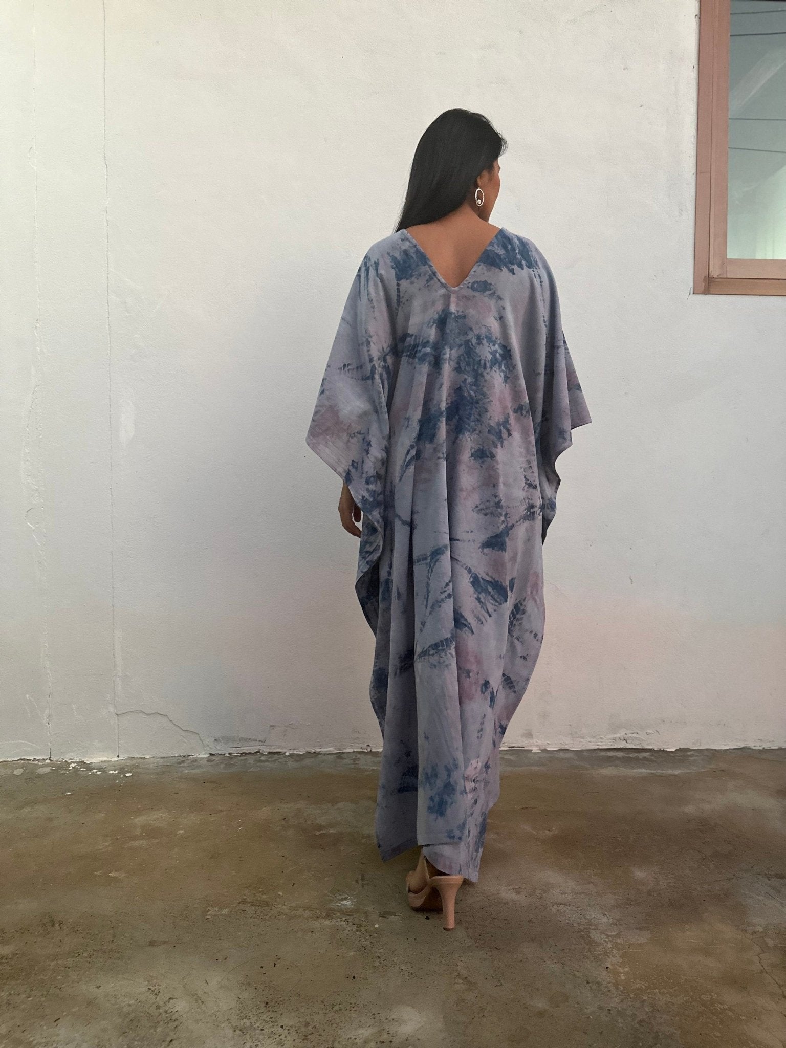 Mala Handworks Amina Hand-Painted Cotton Kaftan - Silver and Mauve Abstract Pattern