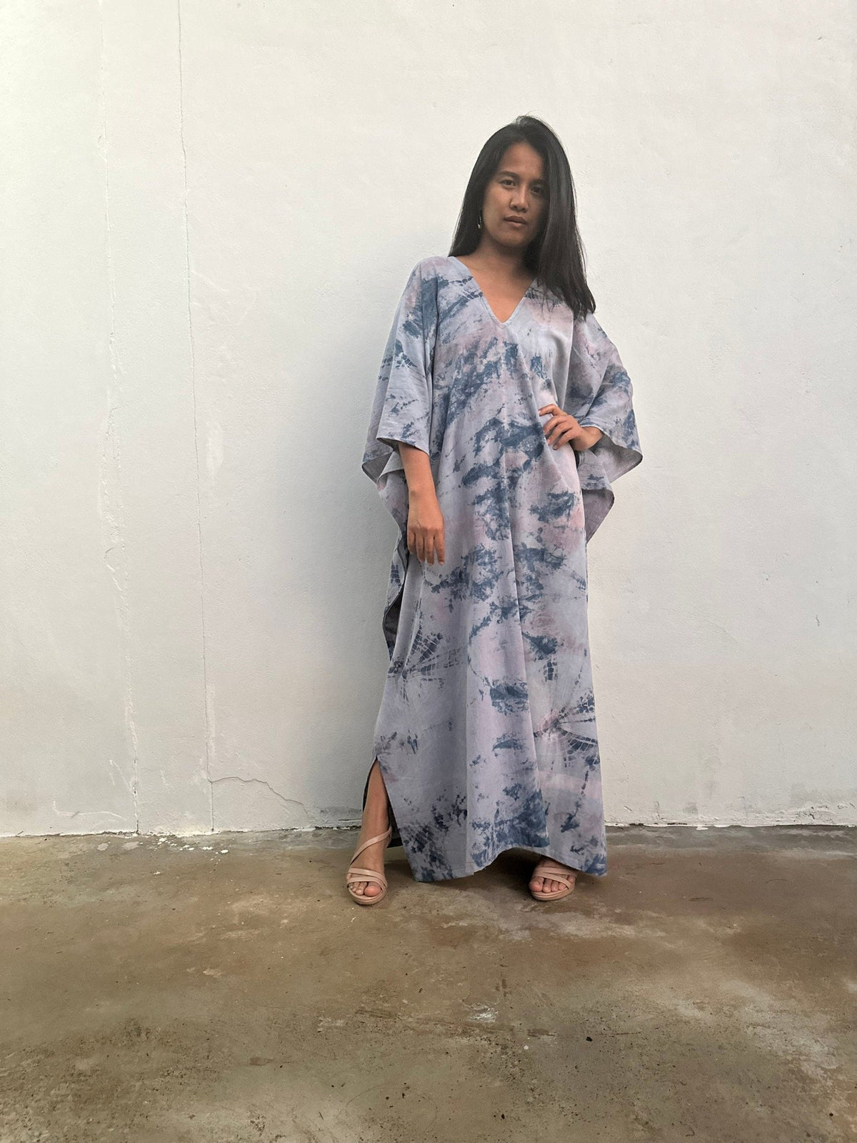 Mala Handworks Amina Hand-Painted Cotton Kaftan - Silver and Mauve Abstract Pattern