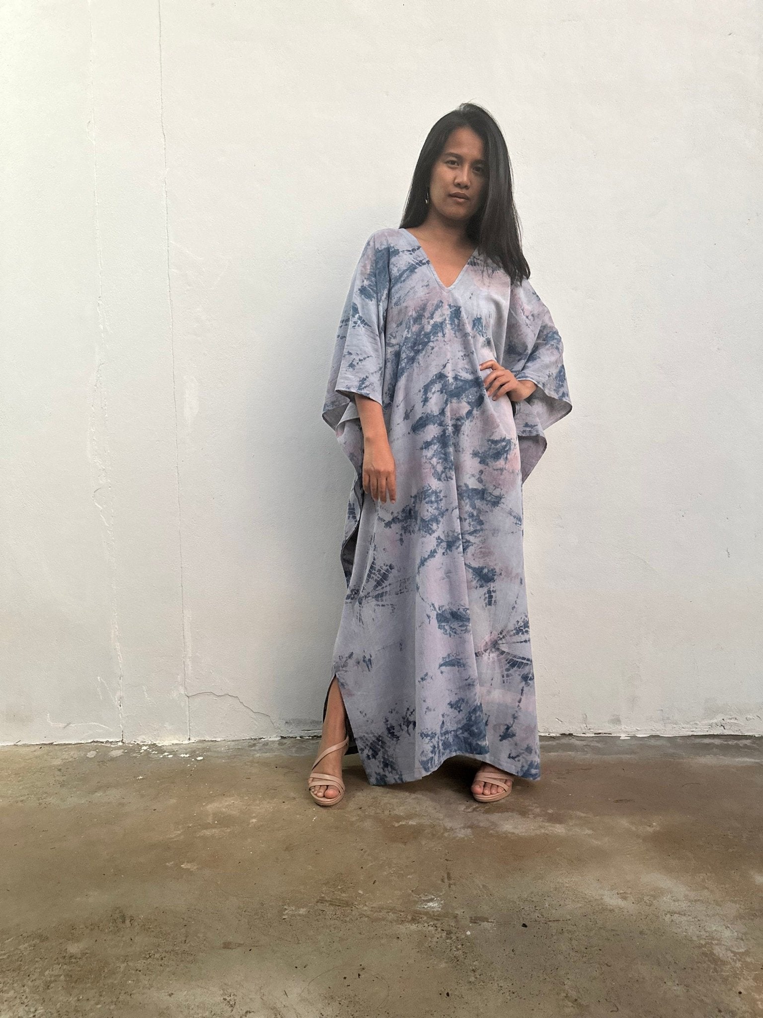 Mala Handworks Amina Hand-Painted Cotton Kaftan - Silver and Mauve Abstract Pattern
