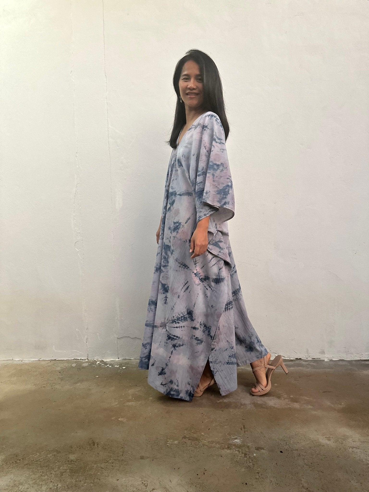 Mala Handworks Amina Hand-Painted Cotton Kaftan - Silver and Mauve Abstract Pattern