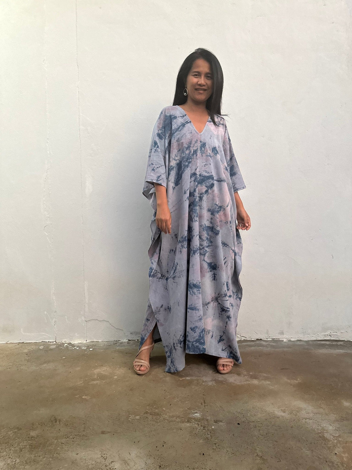 Mala Handworks Amina Hand-Painted Cotton Kaftan - Silver and Mauve Abstract Pattern