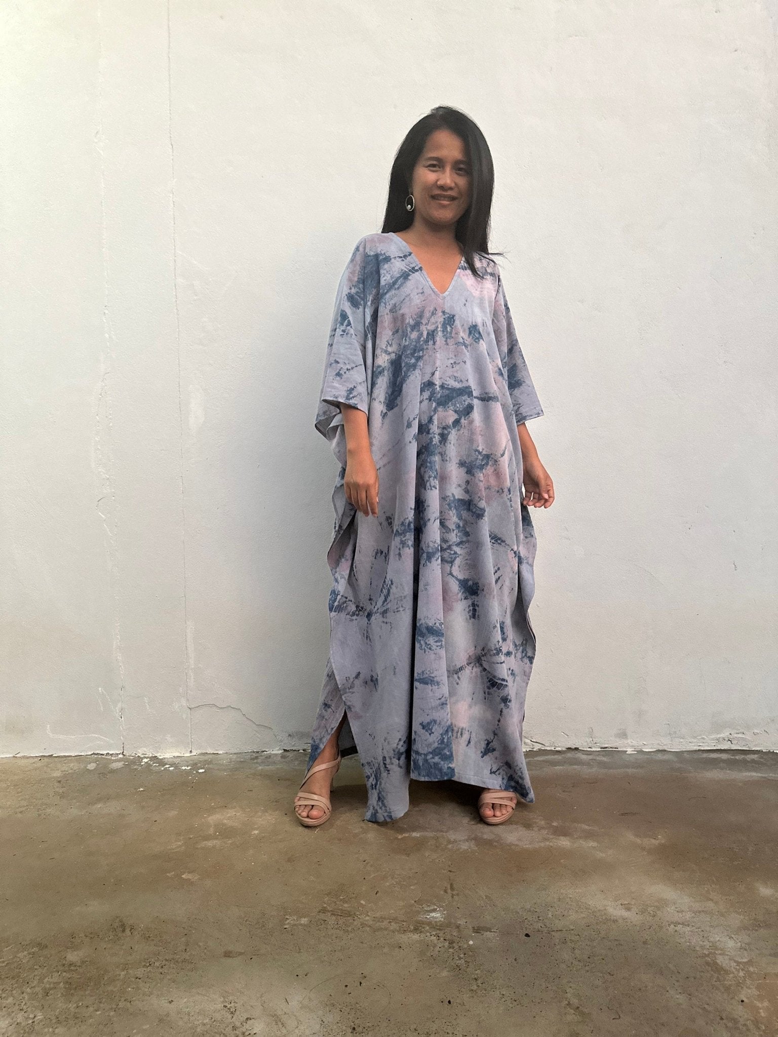 Mala Handworks Amina Hand-Painted Cotton Kaftan - Silver and Mauve Abstract Pattern