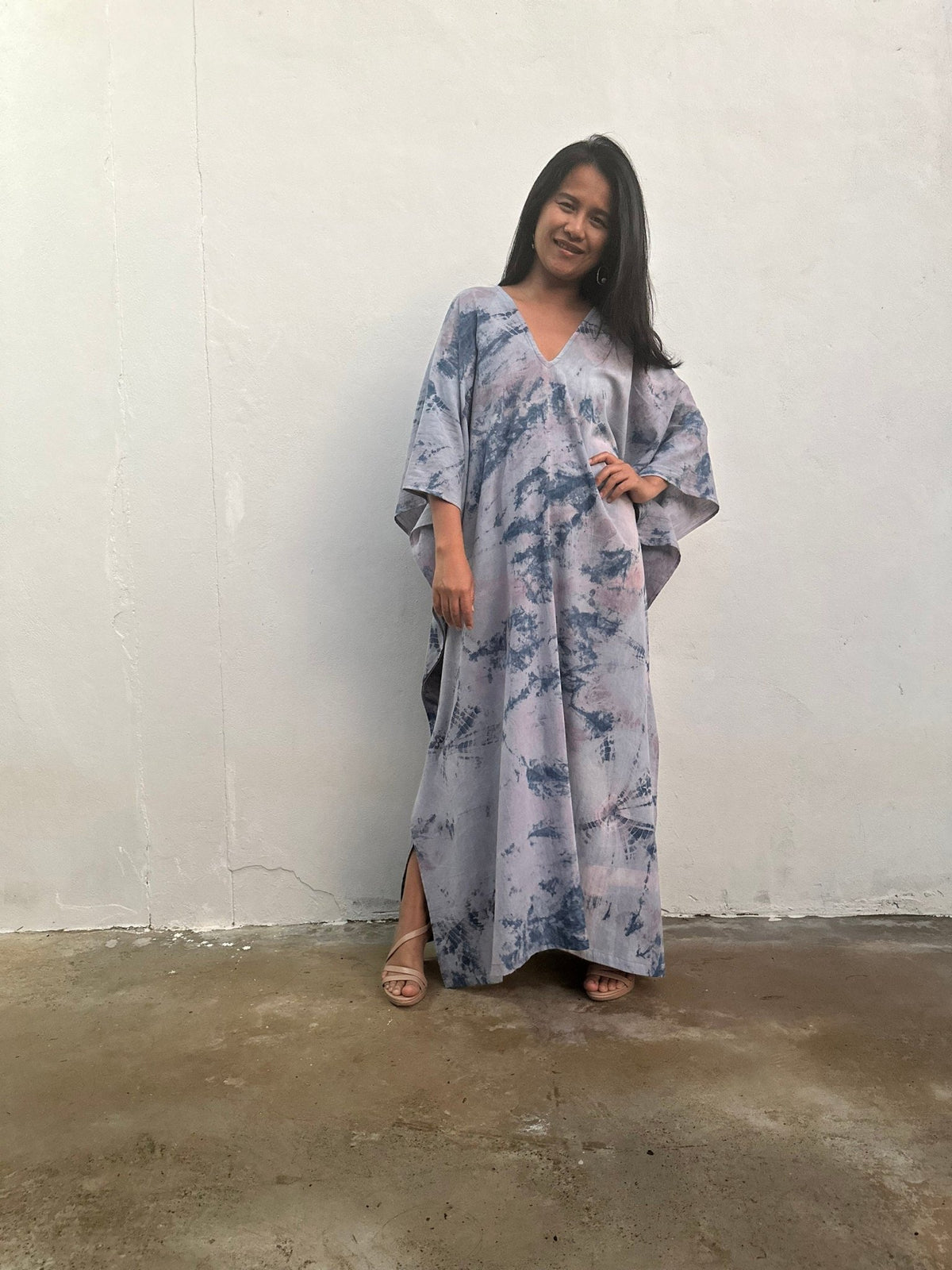 Mala Handworks Amina Hand-Painted Cotton Kaftan - Silver and Mauve Abstract Pattern