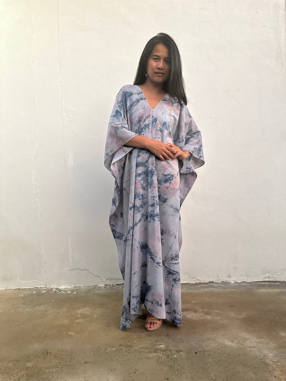 Mala Handworks Amina Hand-Painted Cotton Kaftan - Silver and Mauve Abstract Pattern
