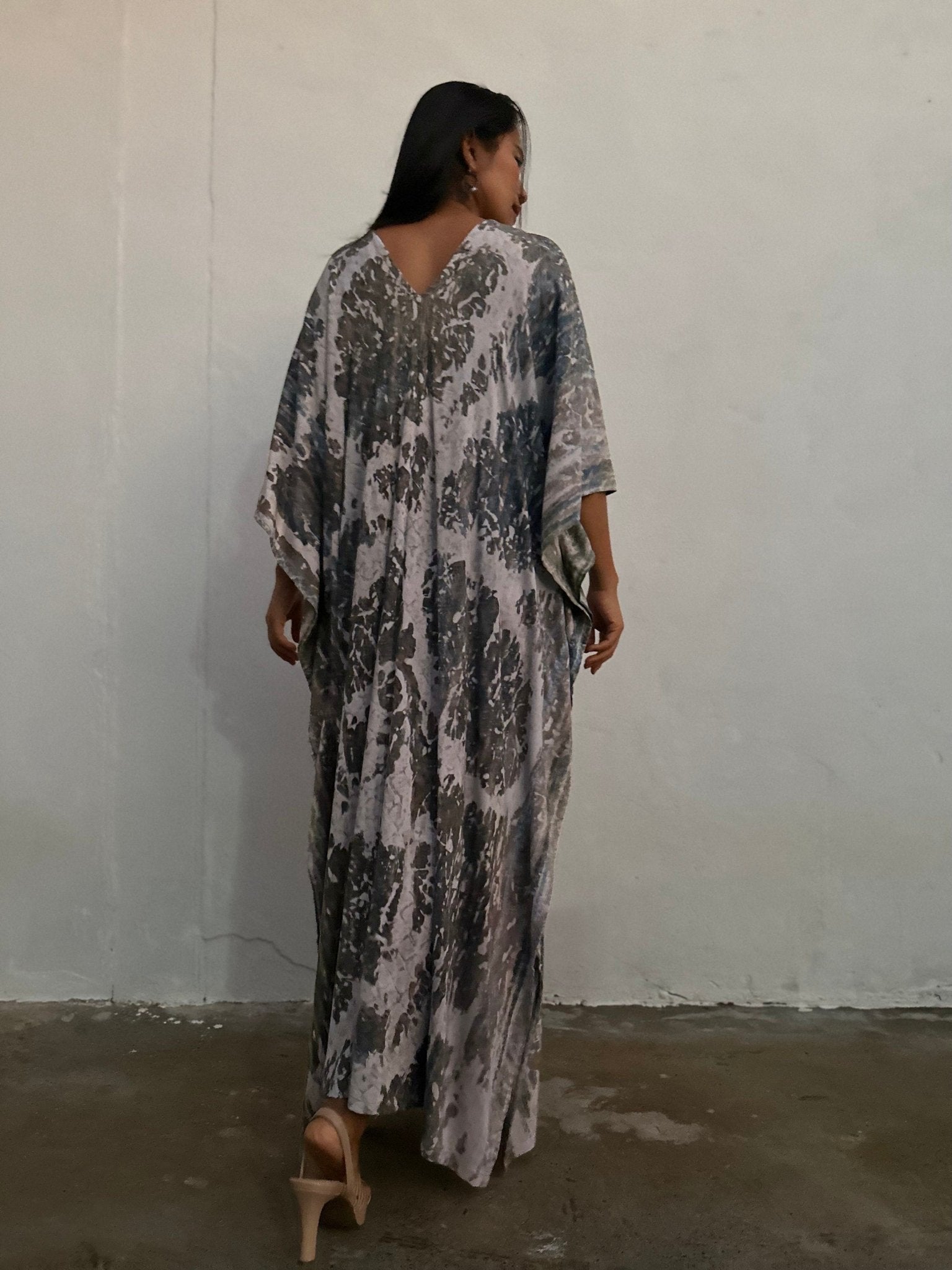 Mala Handworks Amina Hand-Painted Kaftan - Gray Abstract Pattern