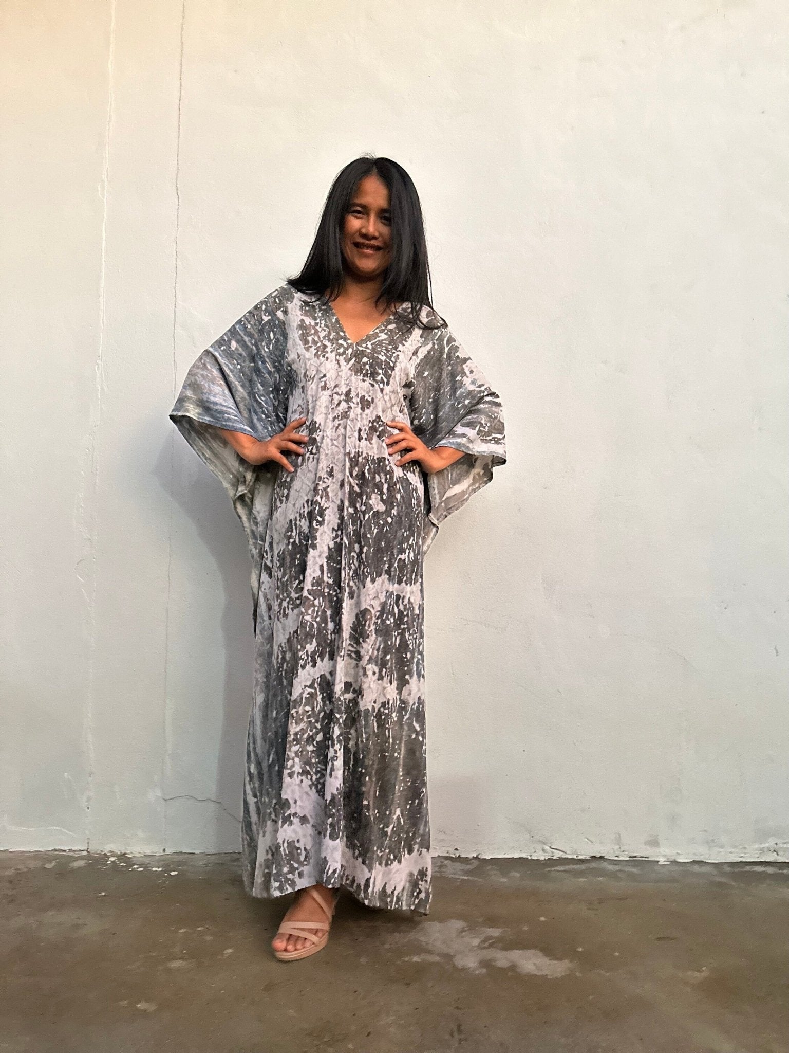 Mala Handworks Amina Hand-Painted Kaftan - Gray Abstract Pattern