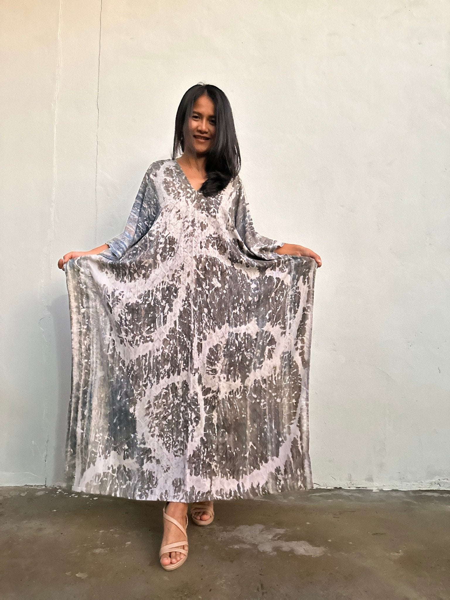 Mala Handworks Amina Hand-Painted Kaftan - Gray Abstract Pattern