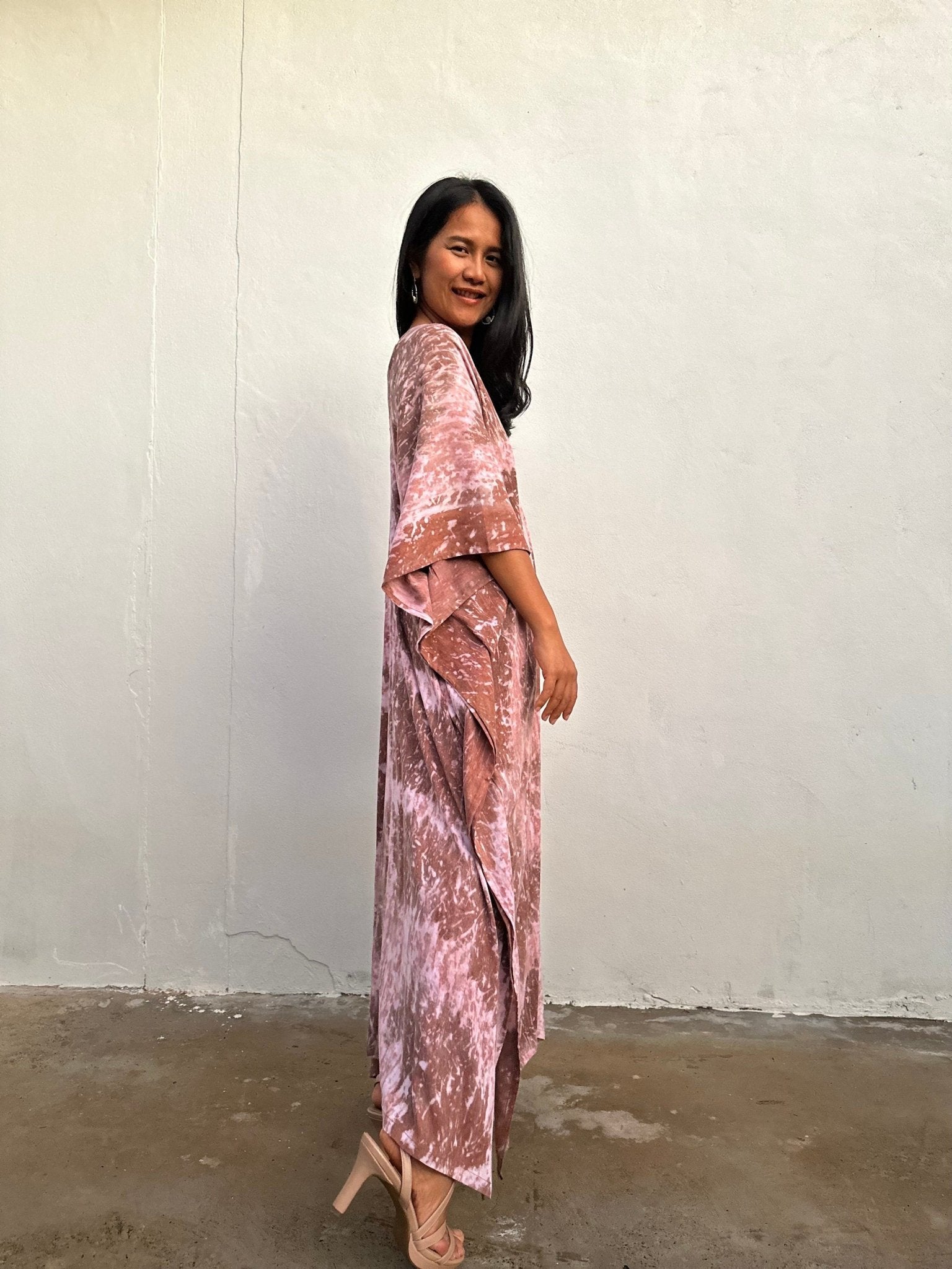 Mala Handworks Amina Hand-Painted Kaftan - Peach Abstract Pattern