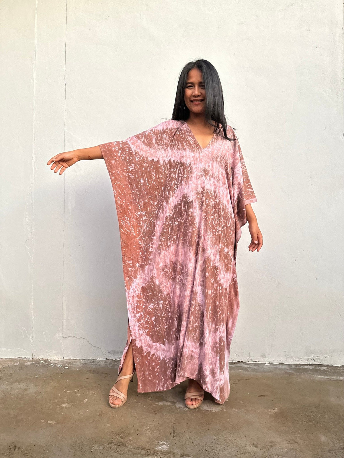 Mala Handworks Amina Hand-Painted Kaftan - Peach Abstract Pattern