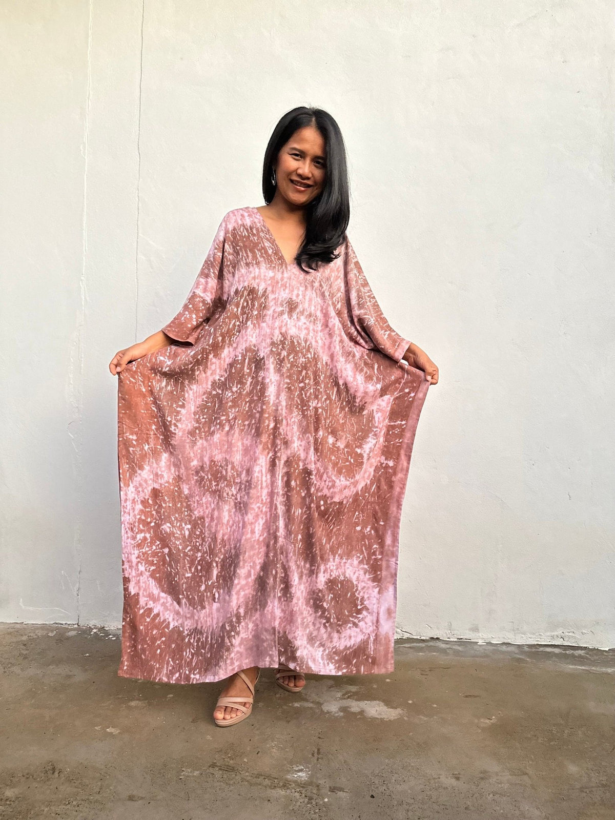 Mala Handworks Amina Hand-Painted Kaftan - Peach Abstract Pattern