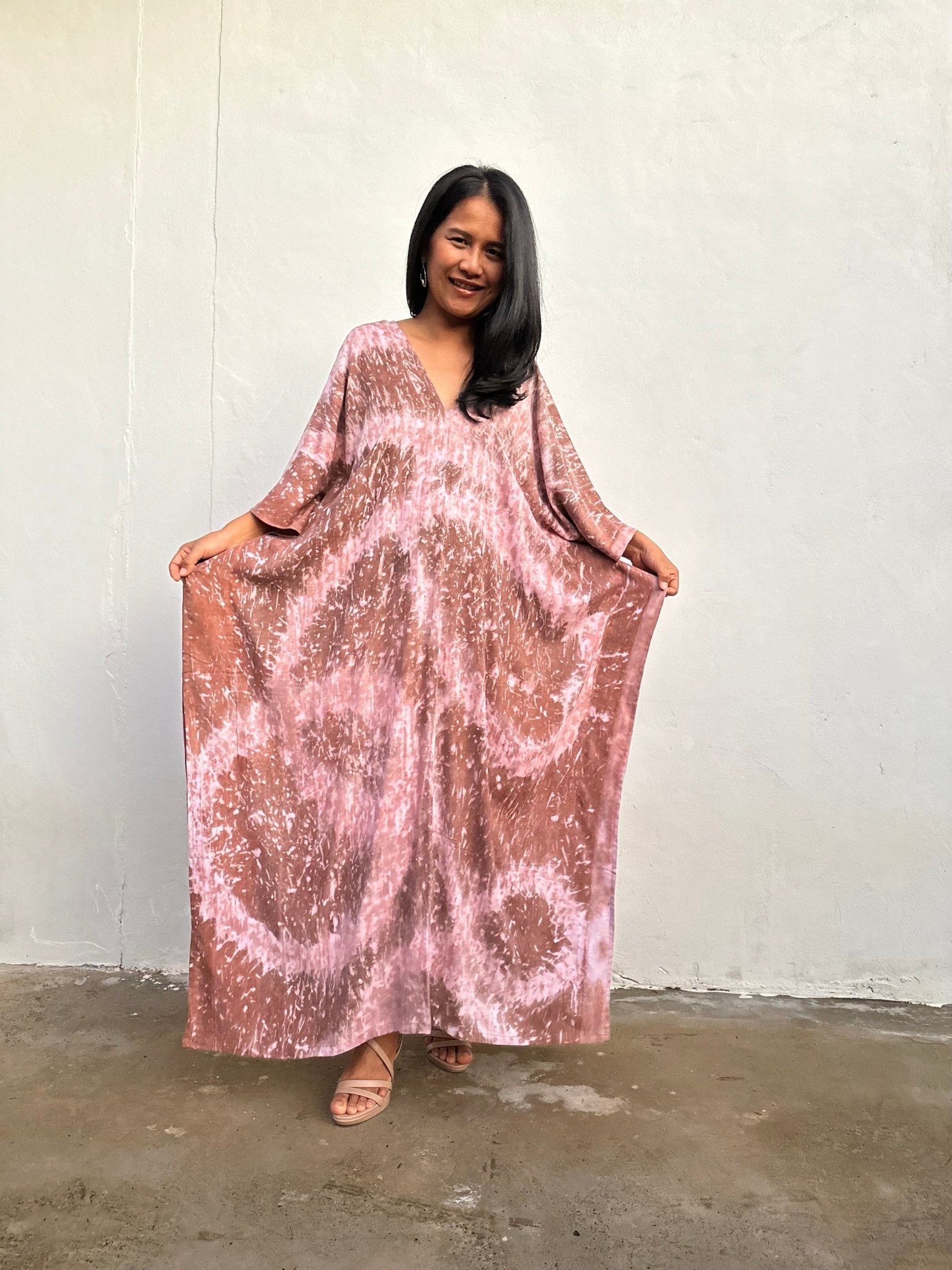 Mala Handworks Amina Hand-Painted Kaftan - Peach Abstract Pattern