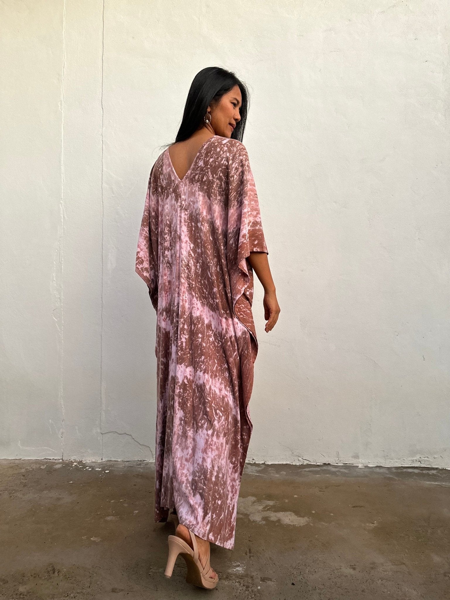 Mala Handworks Amina Hand-Painted Kaftan - Peach Abstract Pattern