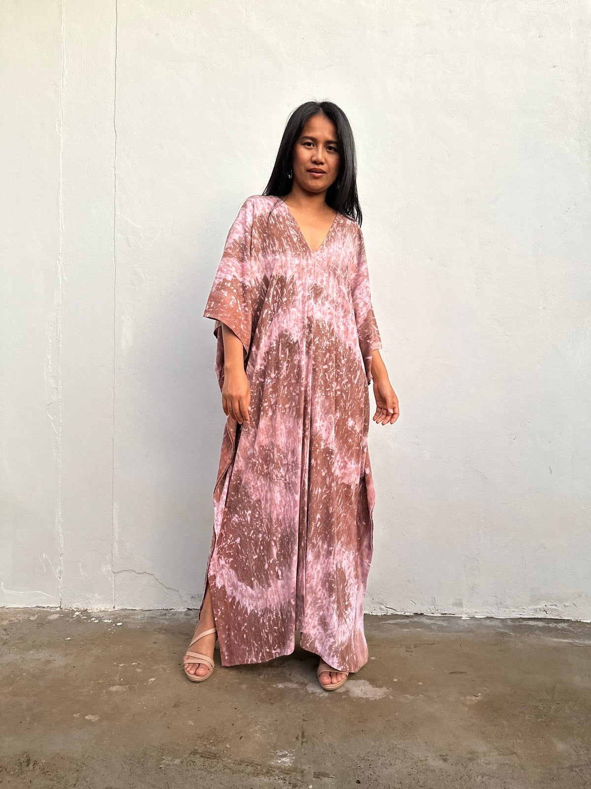 Mala Handworks Amina Hand-Painted Kaftan - Peach Abstract Pattern