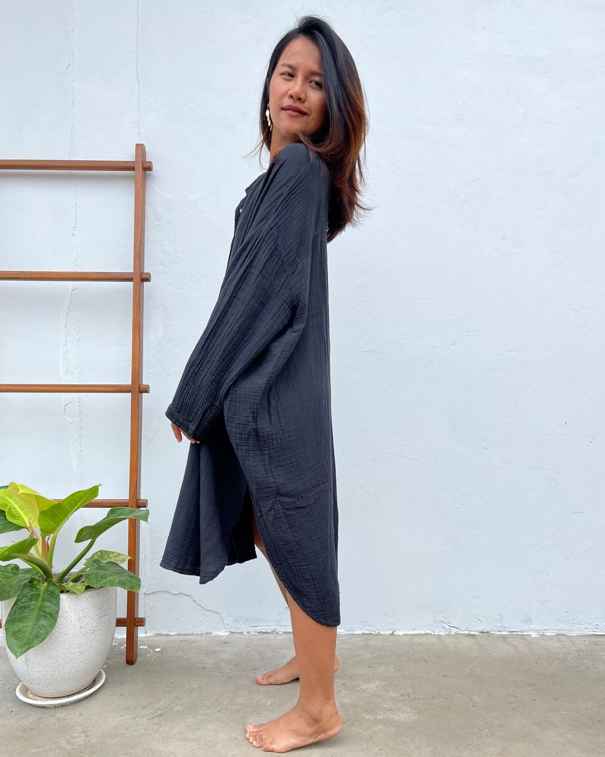 MALA handworks 41 in. Aura Double Gauze Cotton Midi Shirt Dress in Black