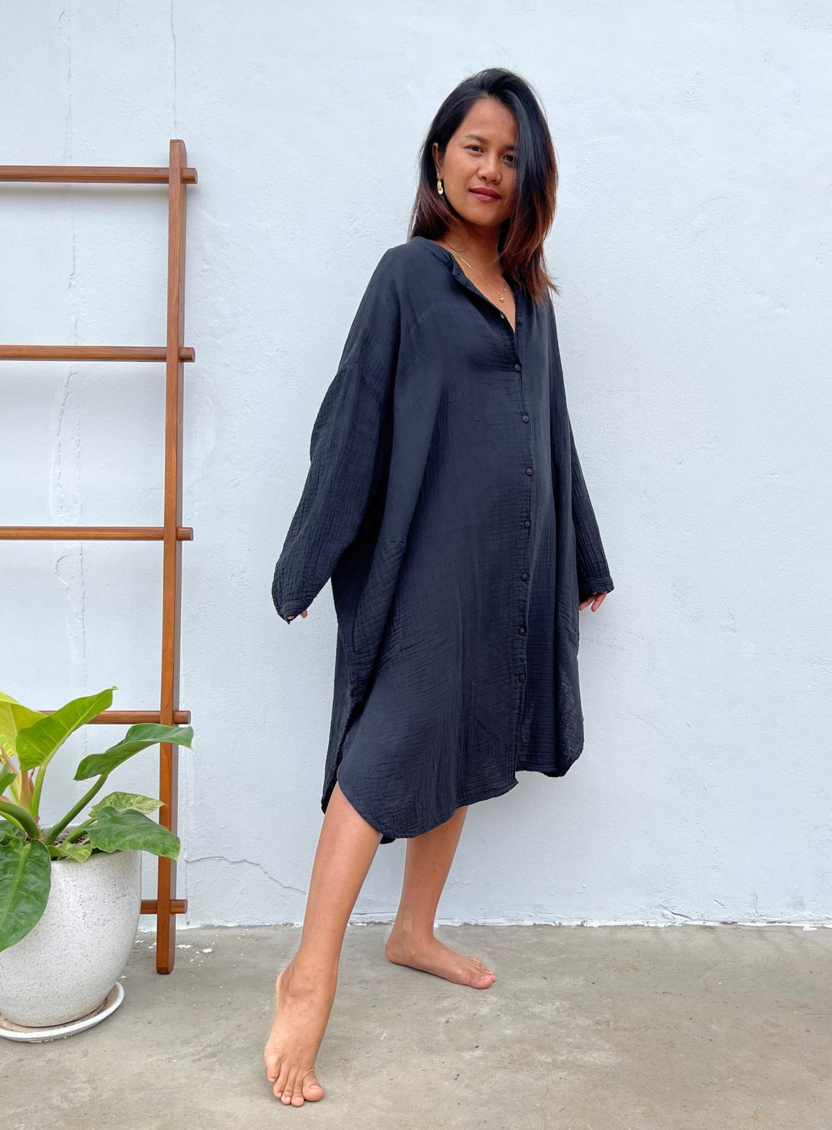 MALA handworks 41 in. Aura Double Gauze Cotton Midi Shirt Dress in Black