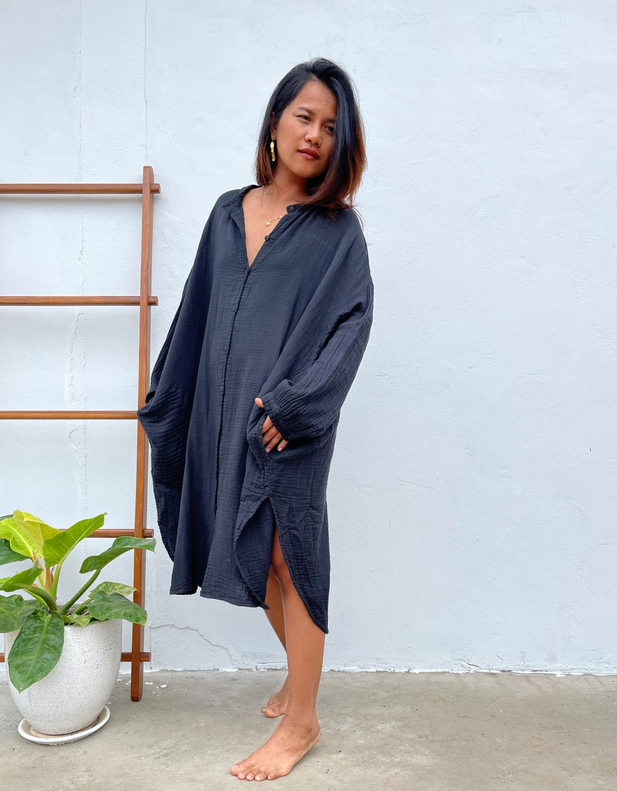 MALA handworks 41 in. Aura Double Gauze Cotton Midi Shirt Dress in Black