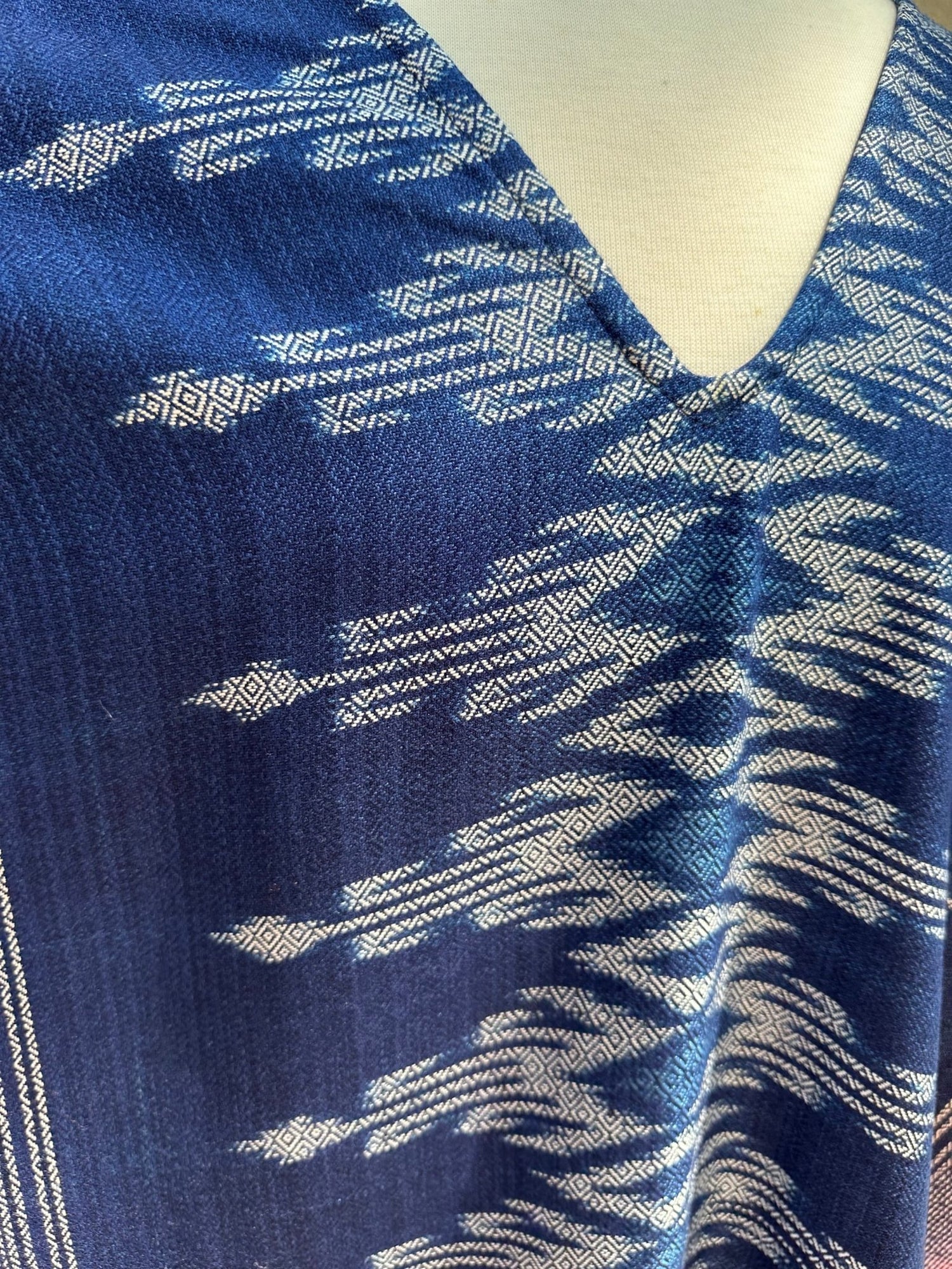 MALA handworks  Ikat Hand Woven Pattern Kaftan in Gray with White and Light Pink