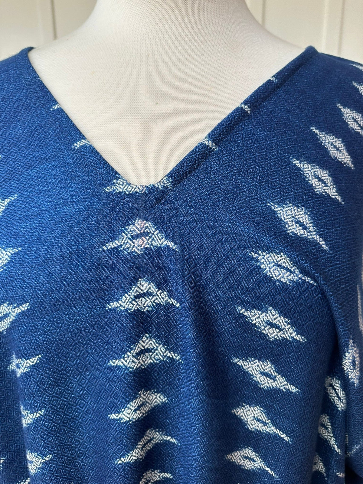 MALA handworks  Ikat Hand Woven Pattern Kaftan in Indigo Blue with White and Pink Organic Dye