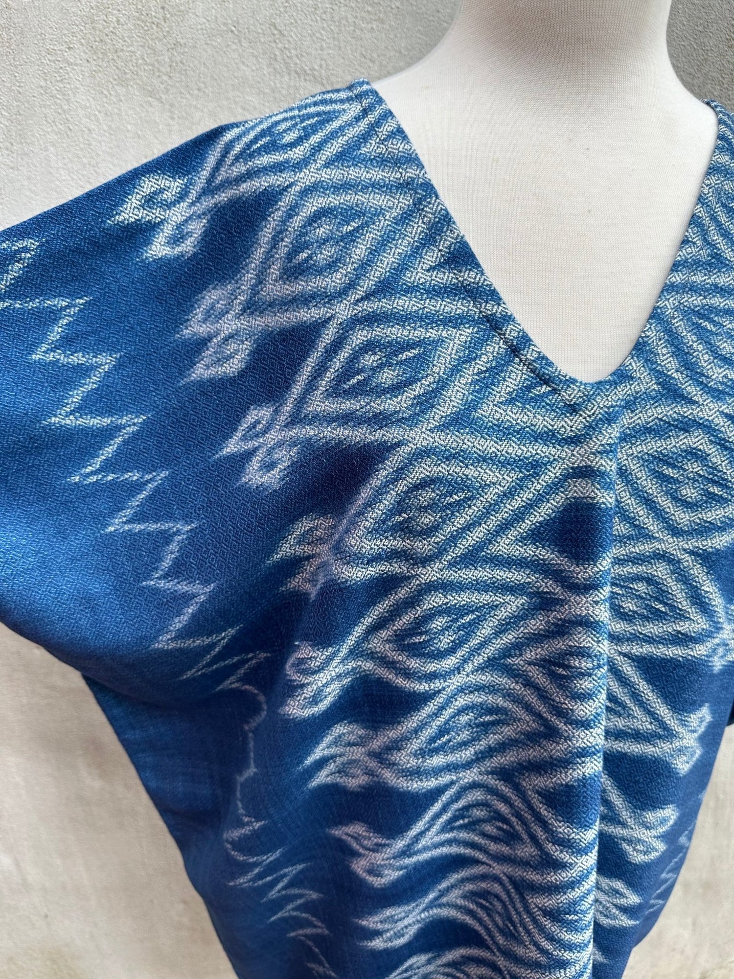 MALA handworks  Ikat Hand Woven Pattern Kaftan in Indigo Blue with White