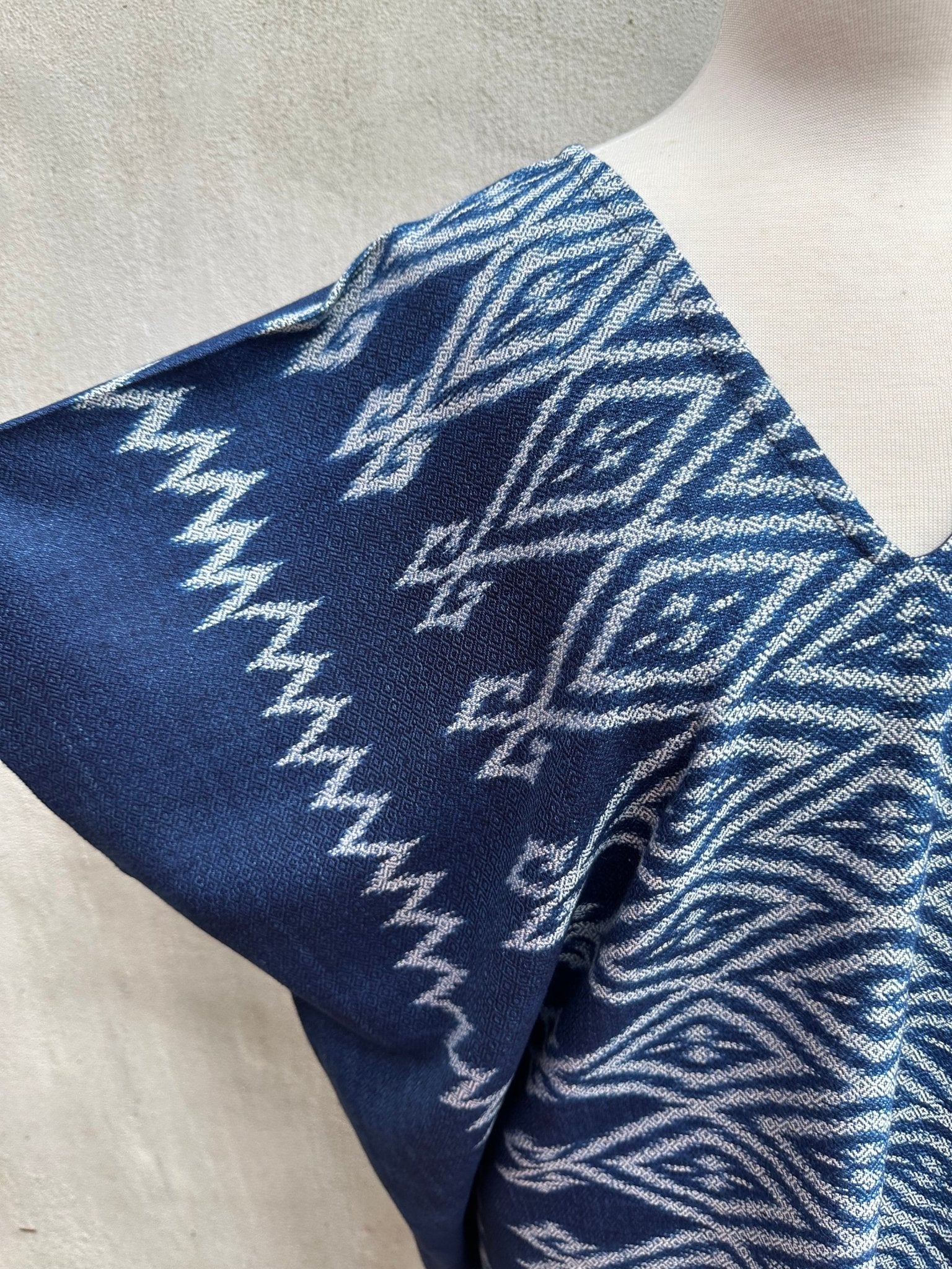 MALA handworks  Ikat Hand Woven Pattern Kaftan in Indigo Blue with White
