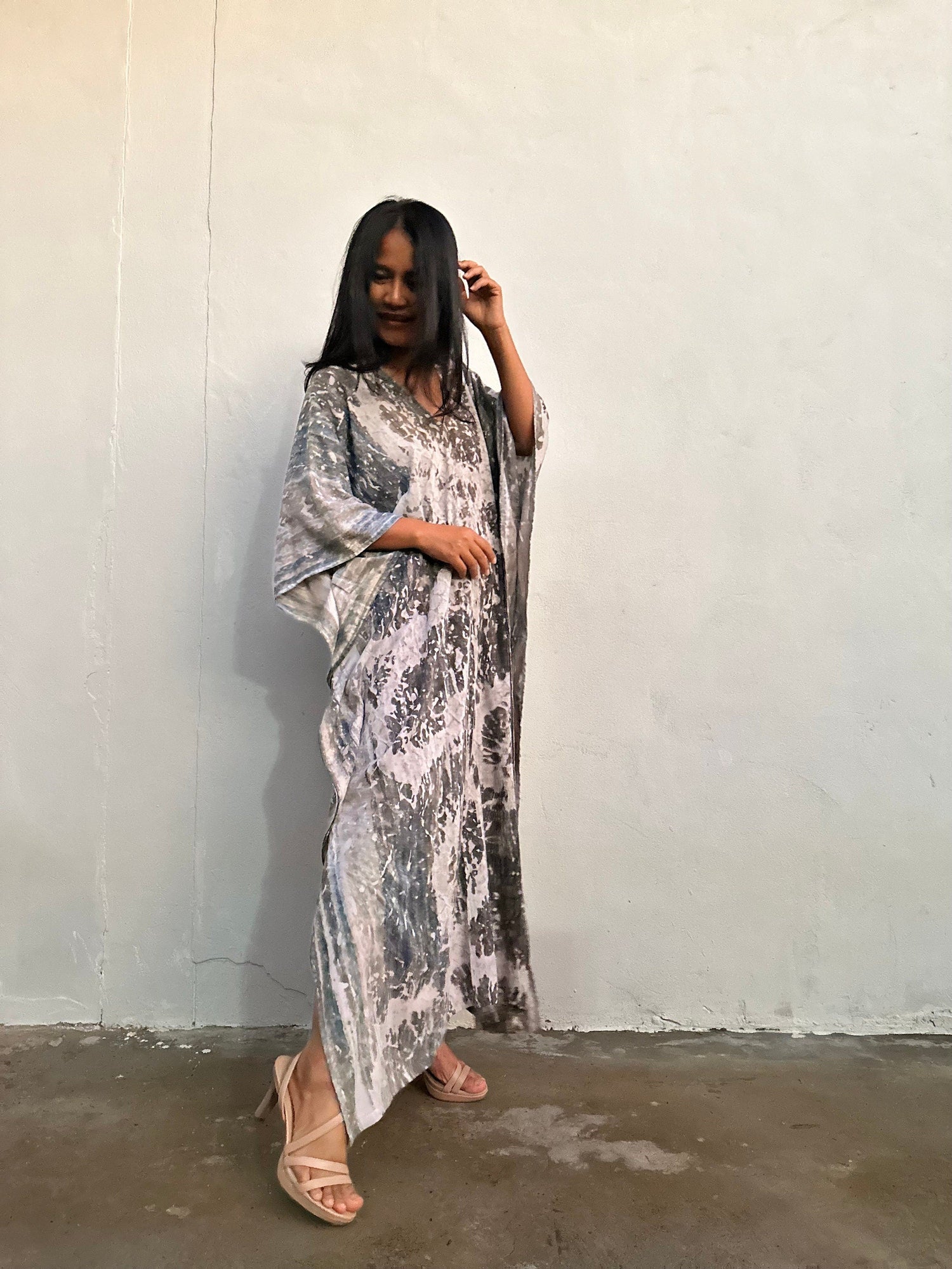 Amina Hand-Painted Kaftan - Gray Abstract Pattern