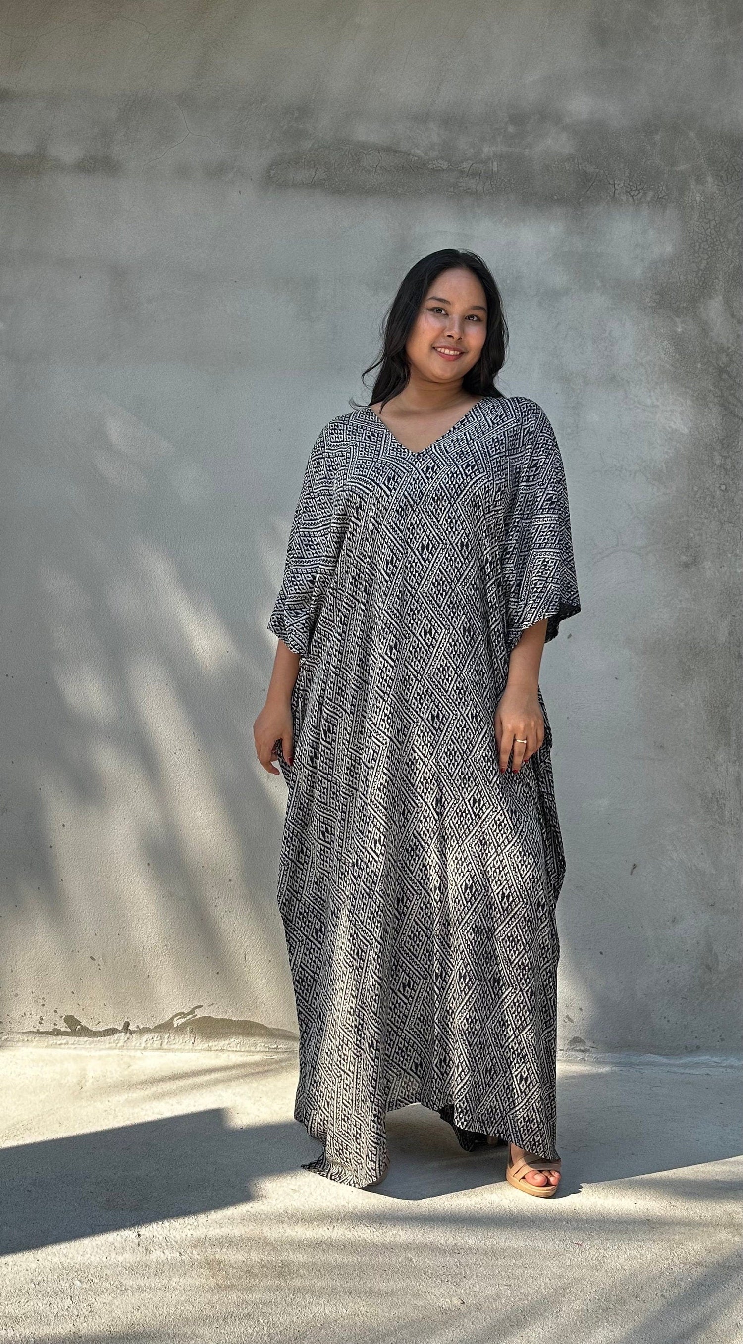 Mala Handworks Luna Micro Lattice Kaftan in Black and Gray