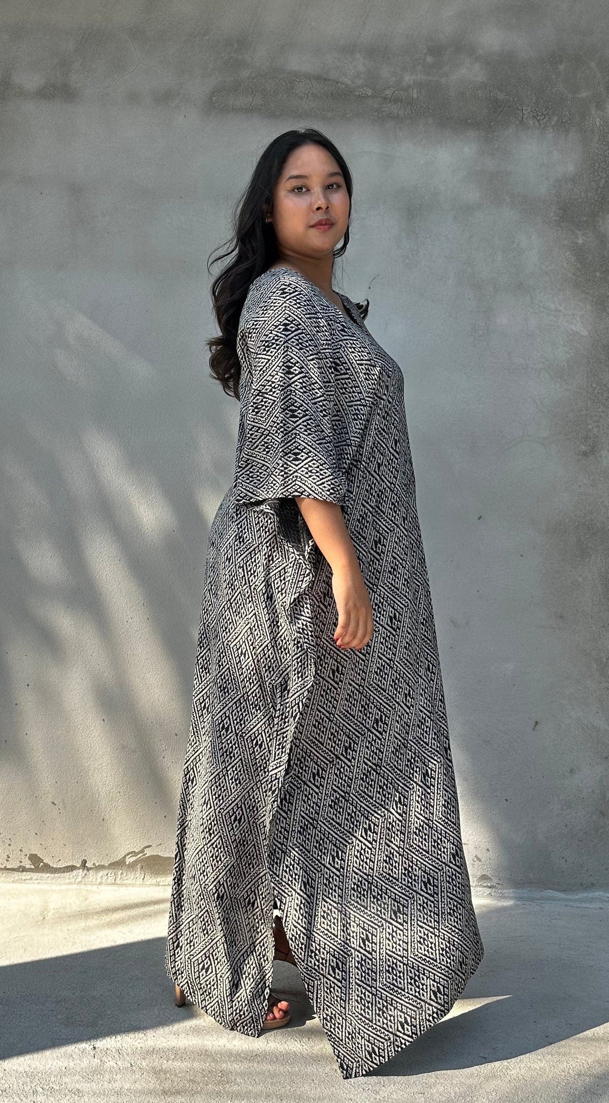 Mala Handworks Luna Micro Lattice Kaftan in Black and Gray
