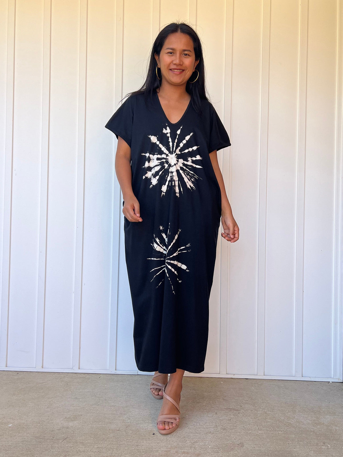 Mala Handworks Alisa Petite Cotton Kaftan in Black with Hand-Painted Starburst