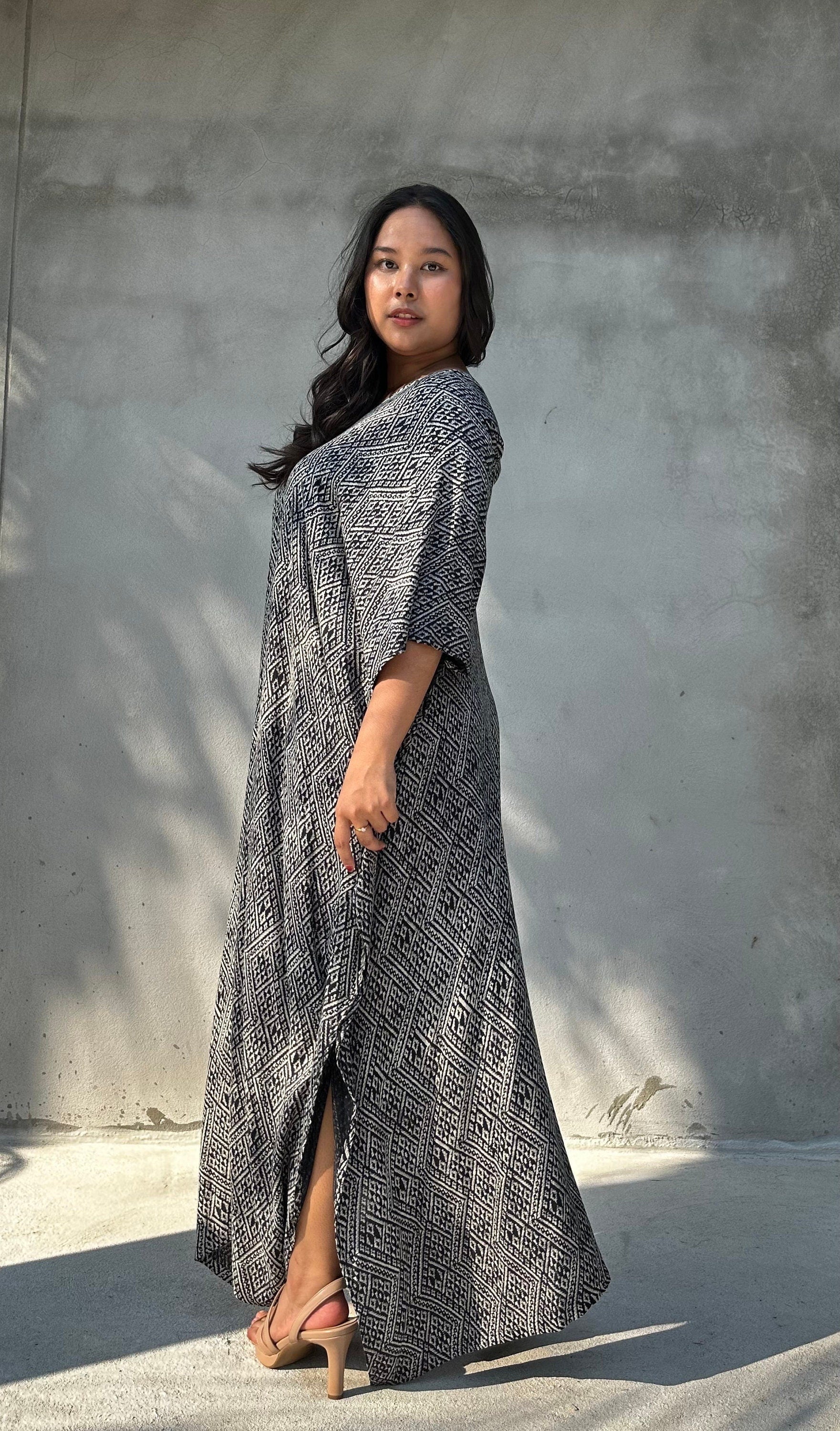 Mala Handworks Luna Micro Lattice Kaftan in Black and Gray